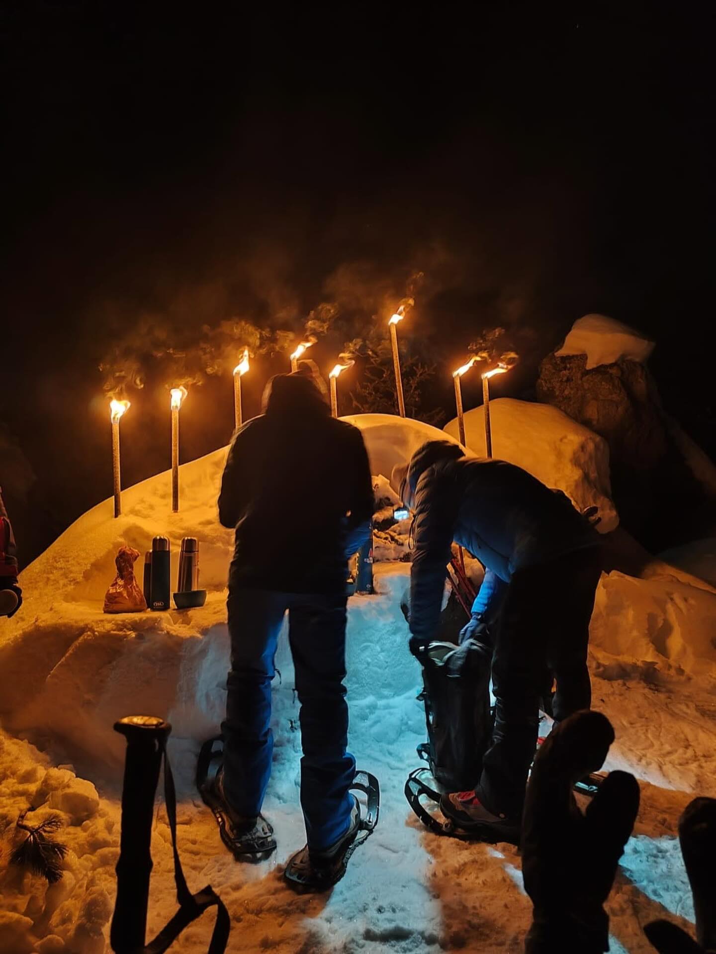 L’apéro a la lueur des flambeaux !
@la_plagne #raquettes #raquettesaneige #snowshoeing #skiholiday