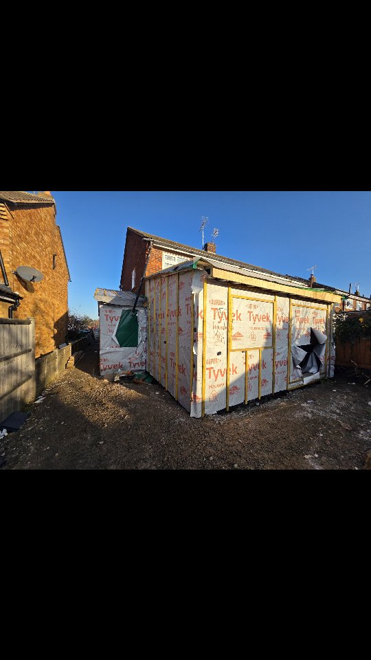 Last stop before the Christmas break 🎄
Steel frame up, wrapped, battened and ready for the next phase.
#Frametek
#SteelFrameConstruction
#HouseExtensionUK
#ModernExtensions