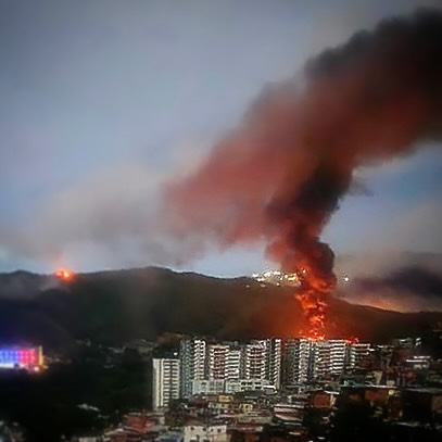 Para a inteligência humanitária, crises políticas são analisadas sob o impacto direto que tem sobre vidas, territórios e o futuro de sociedades inteiras.
Compreender esses cenários de forma isenta e responsável é essencial para que a prevenção, respostas concretas e ações sejam eficazes, éticas e sustentáveis.
Empresas, organizações e instituições que se informam e se posicionam com consciência humanitária podem fazer parte da solução, apoiando iniciativas que realmente geram impacto positivo onde ele é mais urgente. Além de se posicionarem e beneficiarem direta e indiretamente de um preparo cada vez mais necessário nos tempos atuais.
A Vv- Inteligência Humanitária atua para conectar informação qualificada, conhecimento humanitário e ações concretas, ajudando empresas e indivíduos a se prepararem diante das crises que moldam o mundo de hoje.
🔗 Saiba mais no link da bio!