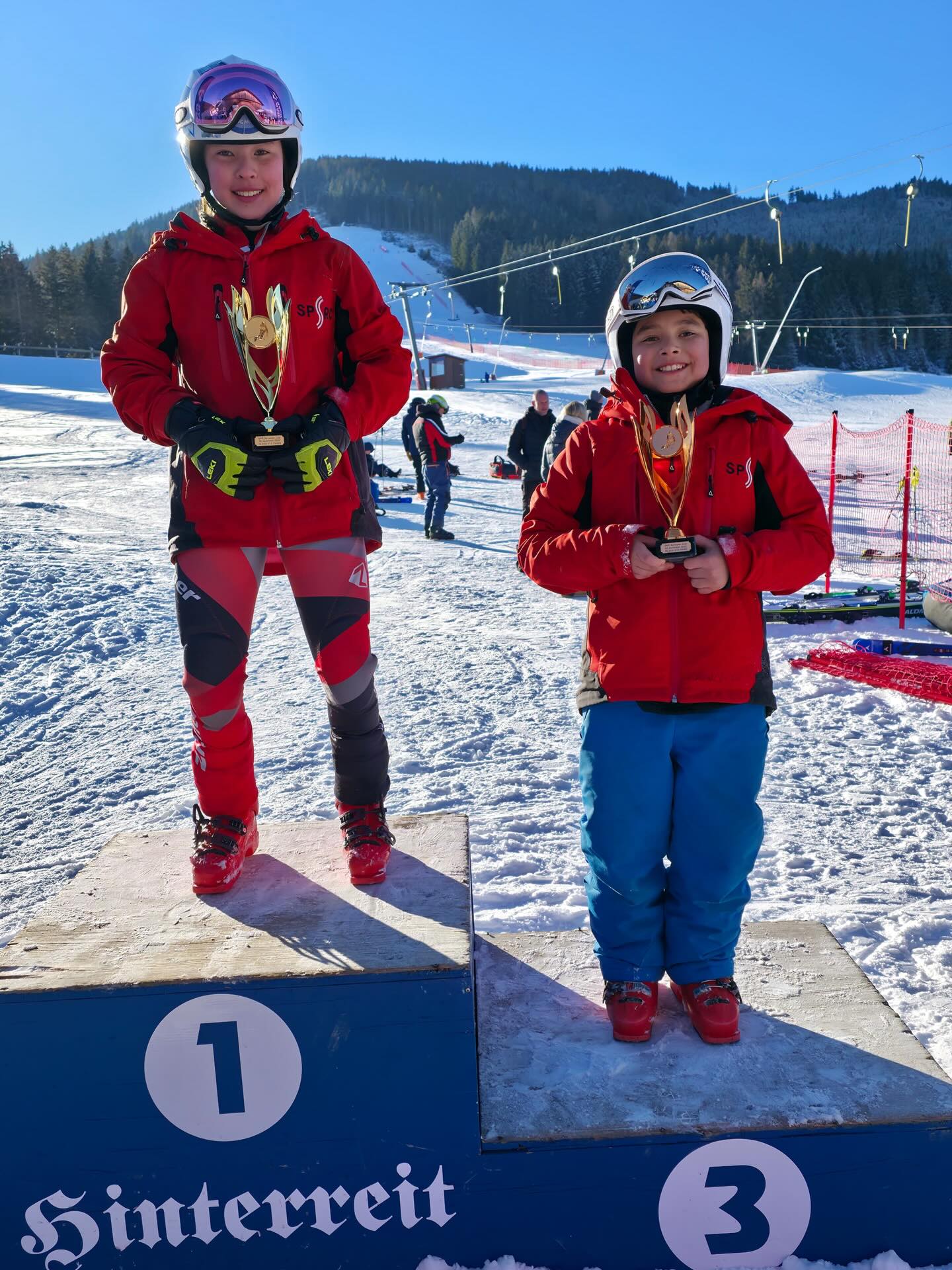 Congratulations to Athena and Alex for a slew of medals and podiums at the Ambition Children’s Championships in Hinterreit with Athena sweeping the board winning 🥇 U12 SL, GS and SG.
Huge congrats to Alex for his 🥉 in all disciplines - chapeau!
#spsrc #spsrcski #skiracing