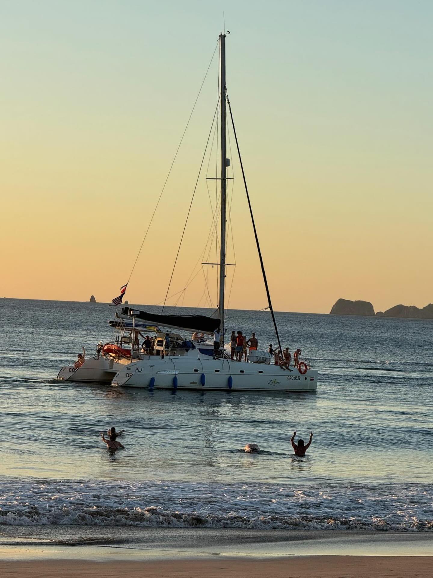 Happy to see us, or our 🍺 💣?
We don’t care- a fan is a fan!