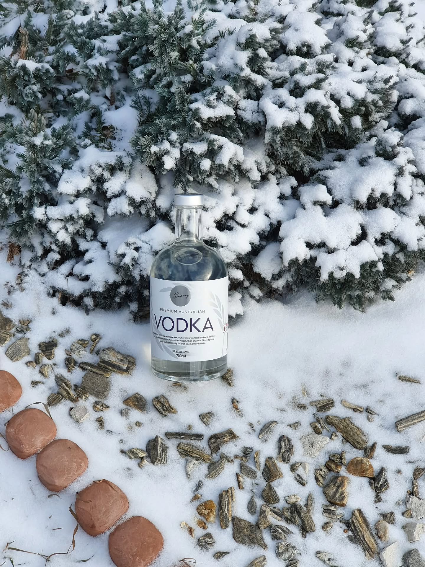 What do you take on holiday to a tiny village in Poland when it’s -4 to -11 degrees? ❄️🥶
A puffer jacket. ✅️
Mulitple pairs of thermal socks ✅️
But, most importantly, Margaret River VODKA from our friends at @afterhourswines ✅️
Because when it’s that cold, vodka stops being a drink and starts being a survival strategy. Shared, appreciated, and reportedly very effective at warming people up.
🙌
#winefordudes #margaretriver #AfterHours #vodka #goodspirits