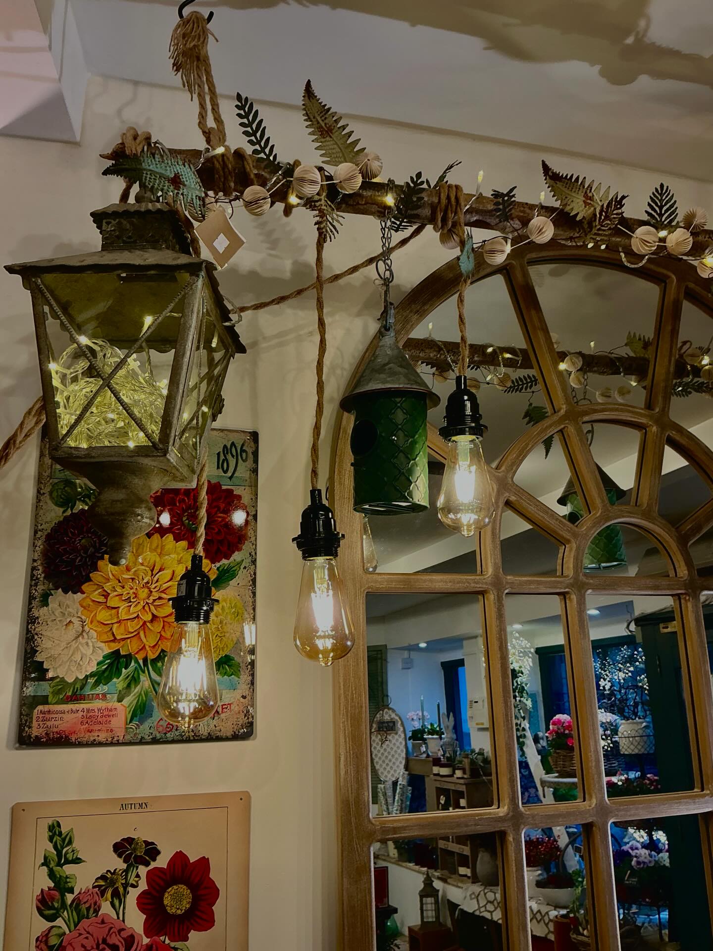 Vintage style hanging lights#lights #brightlight #homedecor #inspiration #homeinteriors #vintagestyle #garden #gifts #beautifulhomes #homeideas #smallbusiness #smallshop #shopping #supportlocal #supportsmallbusiness #businesswomen #dogfriendly #dogsarethebest #welcome #happynewyears