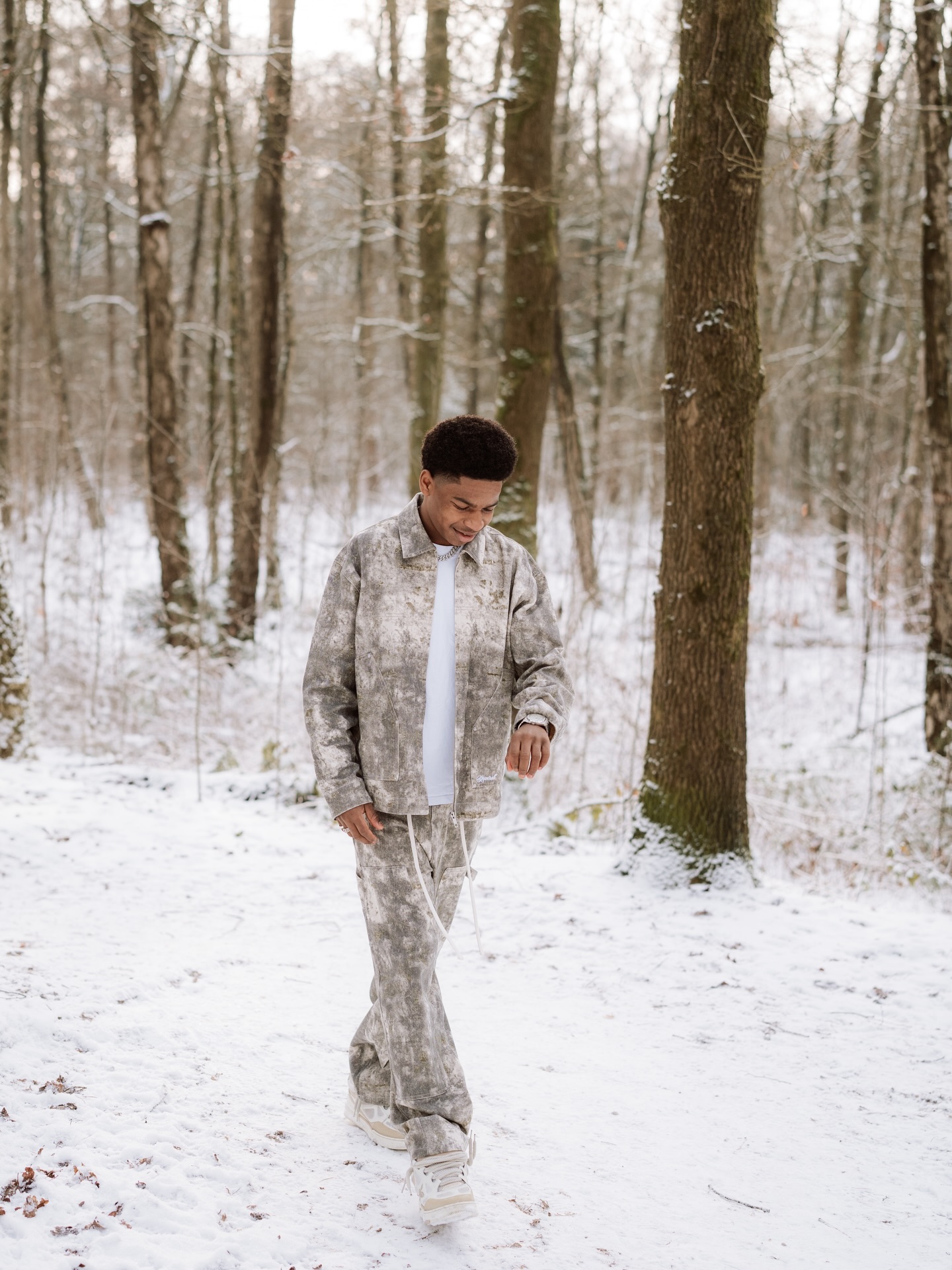 Heel eerlijk? Ik had niet verwacht dat ze het écht door zouden laten gaan met gevoelstemperatuur-7. Maar wat een topper zeg! Dwars door de kou heen hebben we heerlijk in het bos geshoot.❄️
Sneeuw én zon. Wat wil je nog meer?!😍
Oh en ik weet niet wie die ‘gevoelstemperatuur’ bepaalt, maar zó koud was het uiteindelijk ook weer niet 😏
#fotoshoot #portretshoot #fotograafdoetinchem #fotograaf