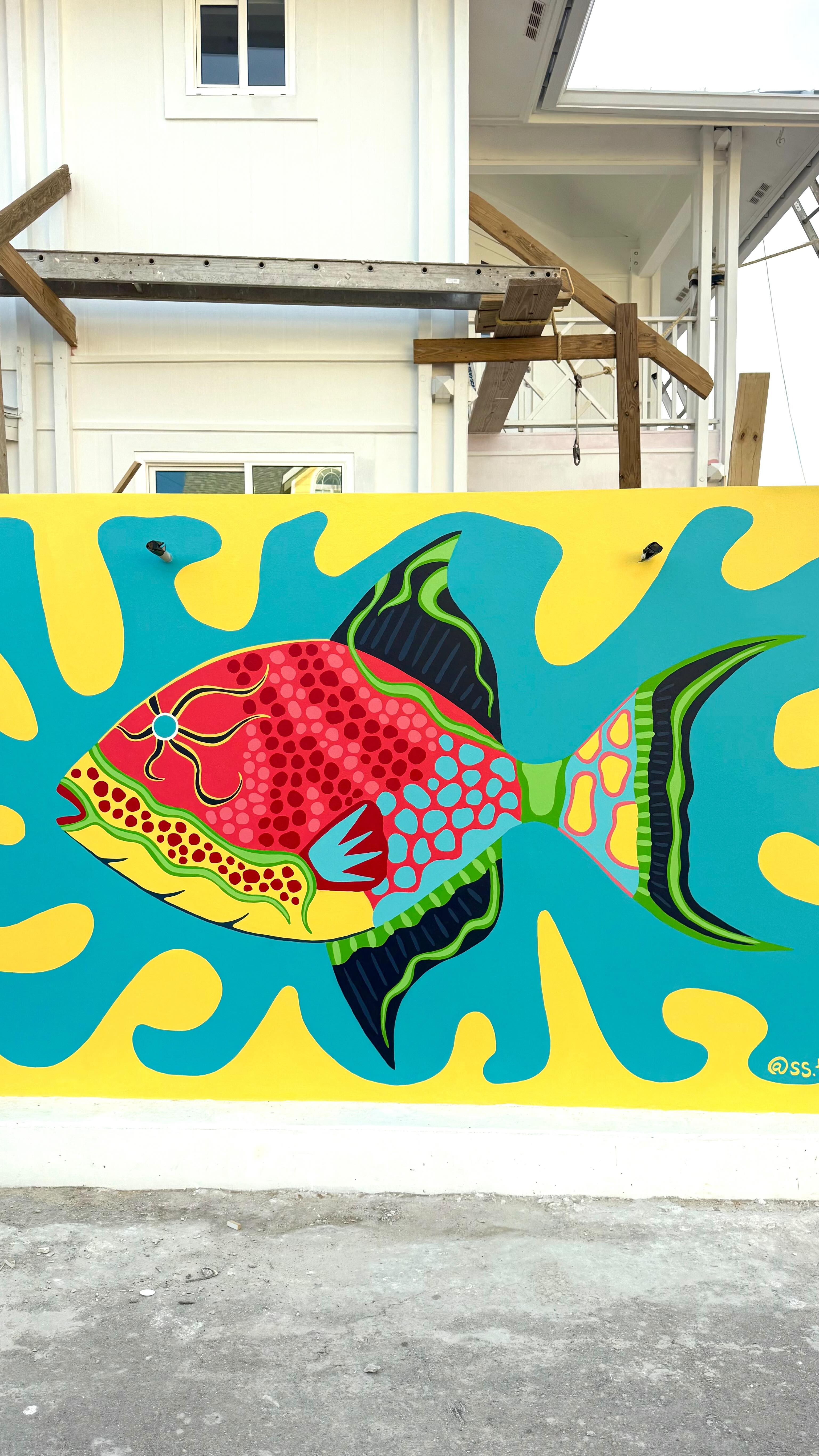 Starting off 2026 with an exciting new project 🐠
First outdoor mural! Thank you @tide_water_buildings for trusting the vision and for the opportunity. Stoked about how the final project turned out 🌀