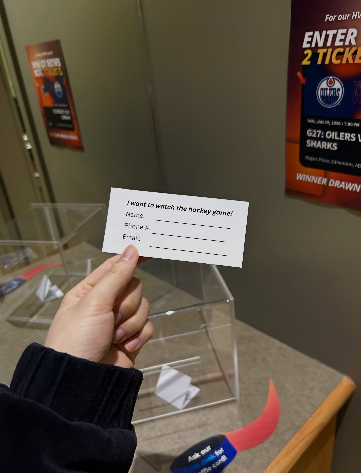 ✨Dear HVDC Patients📣 Don’t miss out on entering in the raffle for 2 Oilers tickets to the upcoming hockey game on January 29. The perfect Roger’s Place experience with someone you cherish, ON US! 🥳 Grab a card from our front desk, fill it in, and put it in our raffle box!
Winner will be drawn on January 26 🏒
#hvdc #yegdental