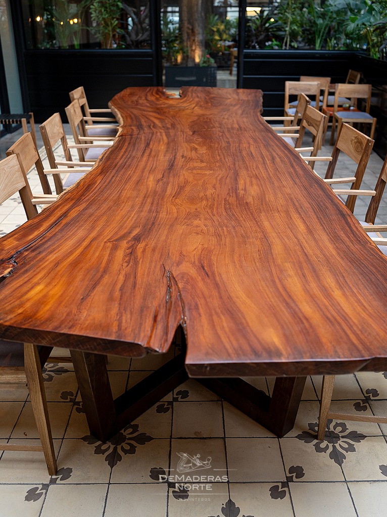 En nuestro taller, dejamos que la madera hable. Trabajamos con formas naturales, tratadas cuidadosamente para resaltar su fuerza y nobleza. El resultado son diseños orgánicos que jerarquizan cualquier espacio con calidez.
🍃 Piezas únicas. 🍃 Producción responsable. 🍃 Fabricación personalizada.
Fabricamos piezas exclusivas a pedido. Consultá por dimensiones y maderas disponibles.
#mueblesdemadera #muebles #mueblesdediseño #mueble #carpinteria #mueblesamedida #hechoamano #MaderasMacizas #DiseñoOrganico #MueblesDeAutor #DecoraciónSustentable #Interiorismo #MesasDeComedor #WoodWorking #must #DMN #demaderasnorte #InWoodWeTrust