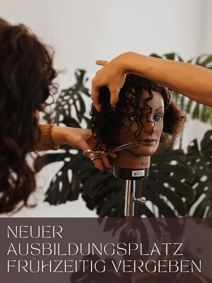 Wir freuen uns sehr, dass sich das Locken Elite Team wieder um eine wundervolle und talentierte Frau erweitert. 😍 🙌🏻
#lockenelite #ausbildung #lockenfriseur #wien #naturfriseur #team