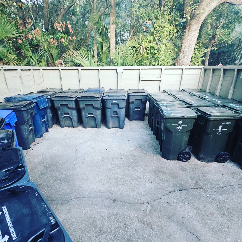 Trash ❤️❤️! We are excited about this new HOA community in Seabrook Island that we're cleaning. We'll be keeping the common areas clean, including the hallways, mail rooms and trash areas. Let's go!🔥💯😍 #SeabrookIslandCleaning