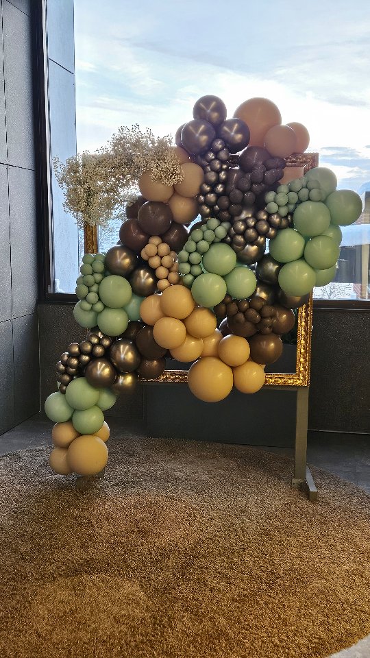 Från tom ram till en vacker fotobakgrund ✨️
Blommor och ballonger, vår favoritkombination ✨️