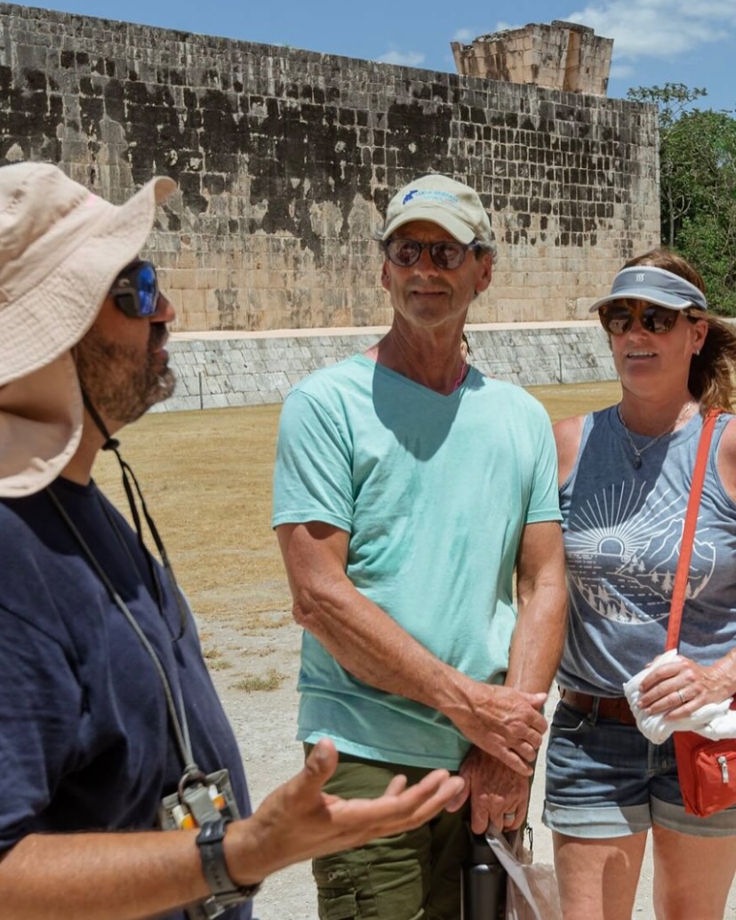 Our expert tour guides don’t just show you Chichén Itzá — they bring it to life. From the secrets of the Kukulkán Pyramid to the colorful streets and local flavors of Valladolid, every stop is full of stories, history, and little details you’d never notice on your own.
One day. A world wonder. A charming colonial town.
Guided by people who truly love sharing this land. 💛