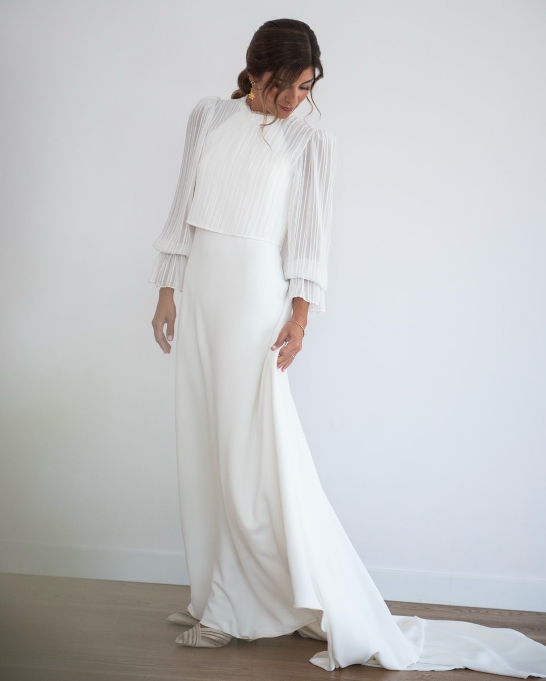 Elena & Juan en @vallesademandor 🤍 con vestido de @clarabreadesign y chaqué @bonvivant_chaque ✨ @anarubio_mkup @atelierdelaflor @audioprobe @andercovers.of @zivahsalon
____
Muchas gracias por elegirnos 🫶🏼
@eleenabueno & @juan_vg3