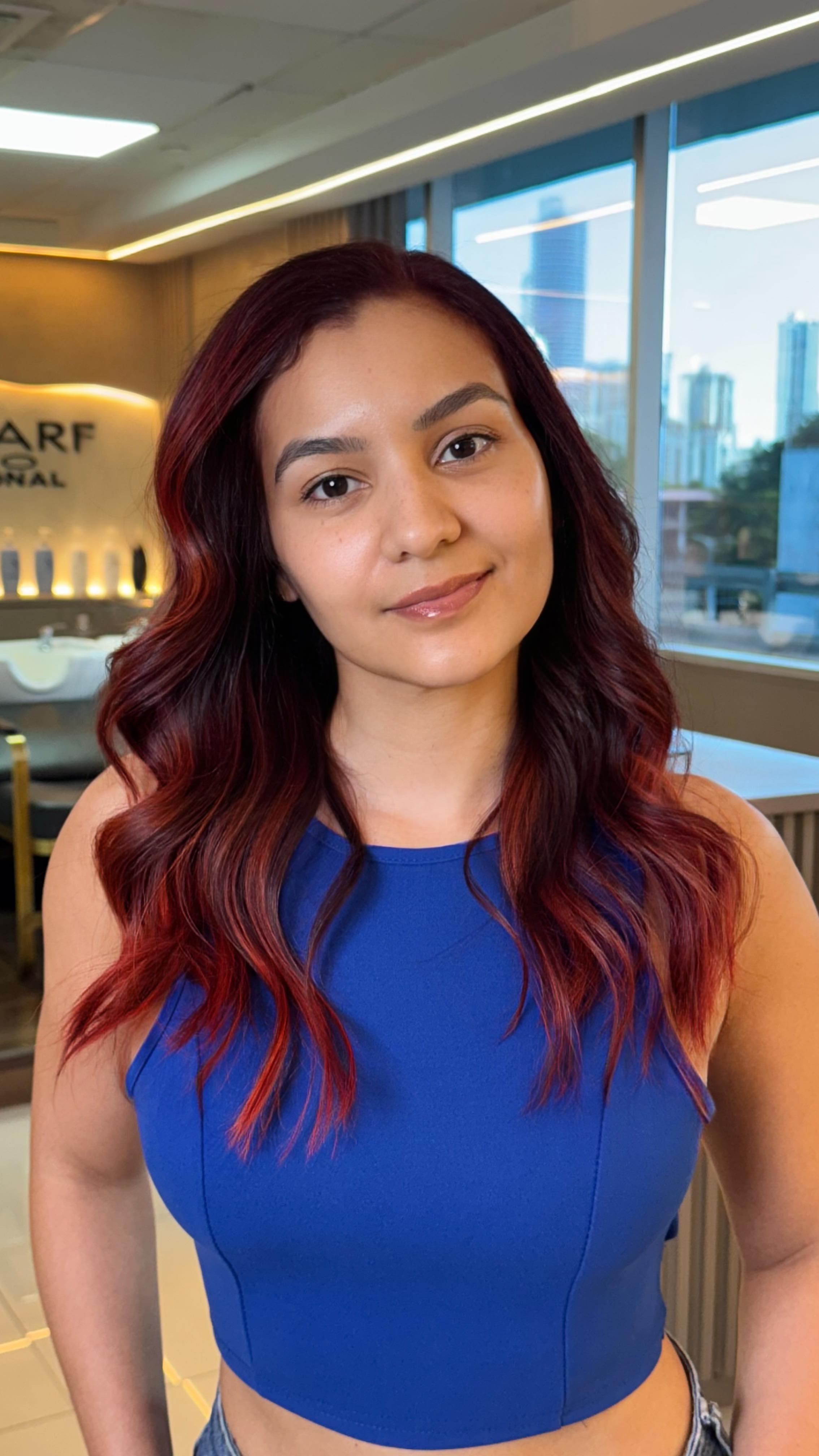 A veces no necesitas un cambio extremo…
solo el color correcto.
Un rojo trabajado para devolver luz, suavidad y seguridad.
Porque cuando el cabello cambia, algo adentro también se acomoda ✨
Color con intención, técnica y respeto por la fibra capilar.
✨ Escríbeme y diseñemos tu próximo cambio
❤️ Guarda este post si amas los rojos elegantes
#salondebellezapanama #cambiodelook #byjesustabaressalon #musadejesustabares #panamacity