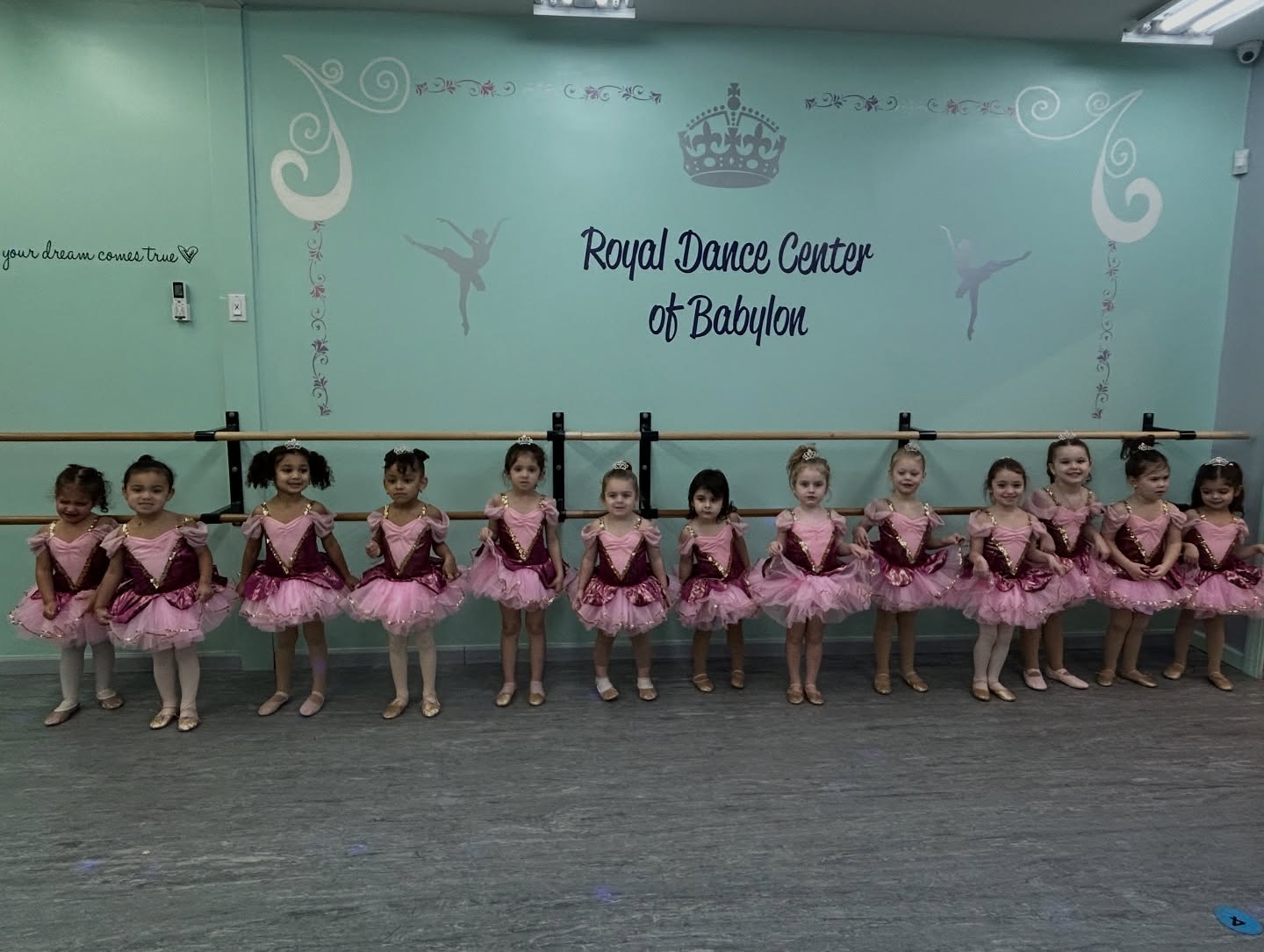 Our Saturday Ballet & Jazz classes are ready for the stage! ✨💜👑
#discoverbabylon #VillageofBabylon #LoyalToRoyal #RDCForever #longislanddance longislanddancestudio discoverlongisland dancestudio royaldancestudio