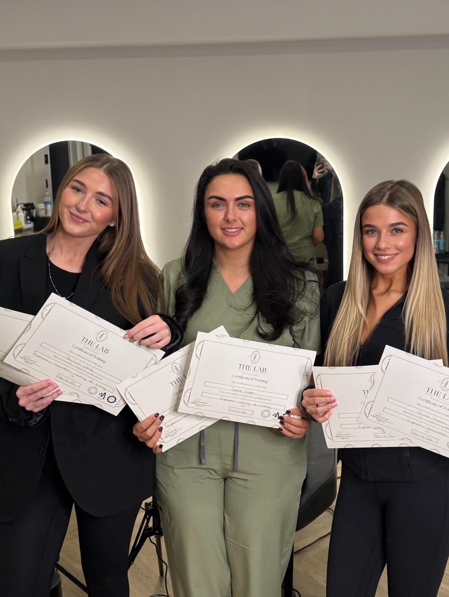 BIG ENERGY stepping into 2026 ✨📈🚀
Three students. One combined Lash Lift & Brow Lamination course.
And three artists stepping into the New Year with a brand-new career and endless opportunities ahead 👀🤍
We love a full class — but we intentionally keep our training small (maximum of 3 students). Why?
▫️ Maximum 1:1 time with your trainer
▫️ Hands-on guidance at every step
▫️ The chance to truly connect, learn, and grow together
There’s something powerful about training alongside others who are starting at the same point, at the same time. Relationships are built, confidence grows, and the energy in the room becomes unmatched ✨
The vibe, passion, and high standards we bring into our courses are reflected straight back through our students. Focused. Motivated. Hungry to succeed. And it shows in their work 🖤
This is more than just a course — it’s the start of a new chapter, a new skillset, and a new level of self-belief 🗝️
Back yourself in 2026 … you won’t regret it ✨