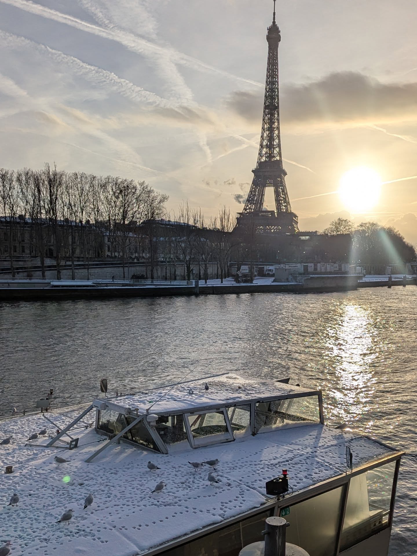 Post snow view. ❄️
It's very rare for Paris to have this amount of snow. So it was a magical sight to see the city covered in white.
#paristayotours #pinayguideparis #parisforpinoys #globalpinoys #pinoyprivatetourparis