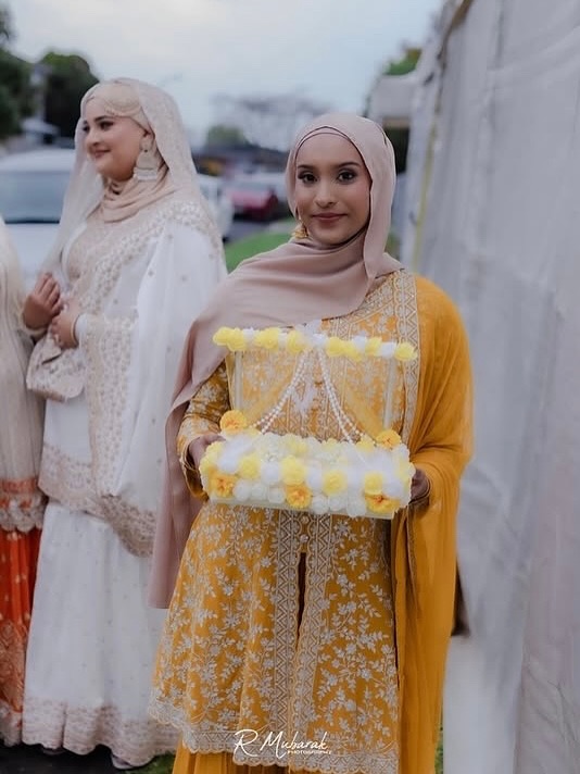 Hijab styled✨
Bringing your hijab visions to life. 2026 calendar booking out fast. Get in touch now . 🗓️
#hijab #hijabi #modestfashion #modesty #muslimah #wedding #indianwedding #haldinight #styled #muslimfashion