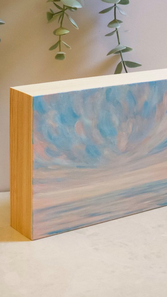 "To New Beginnings" 🥂
I painted this at the end of last year to commemorate the ending of one chapter of my life and the quite excitement (and nervousness🙈) of stepping into something new!
Revealing it soon 😉