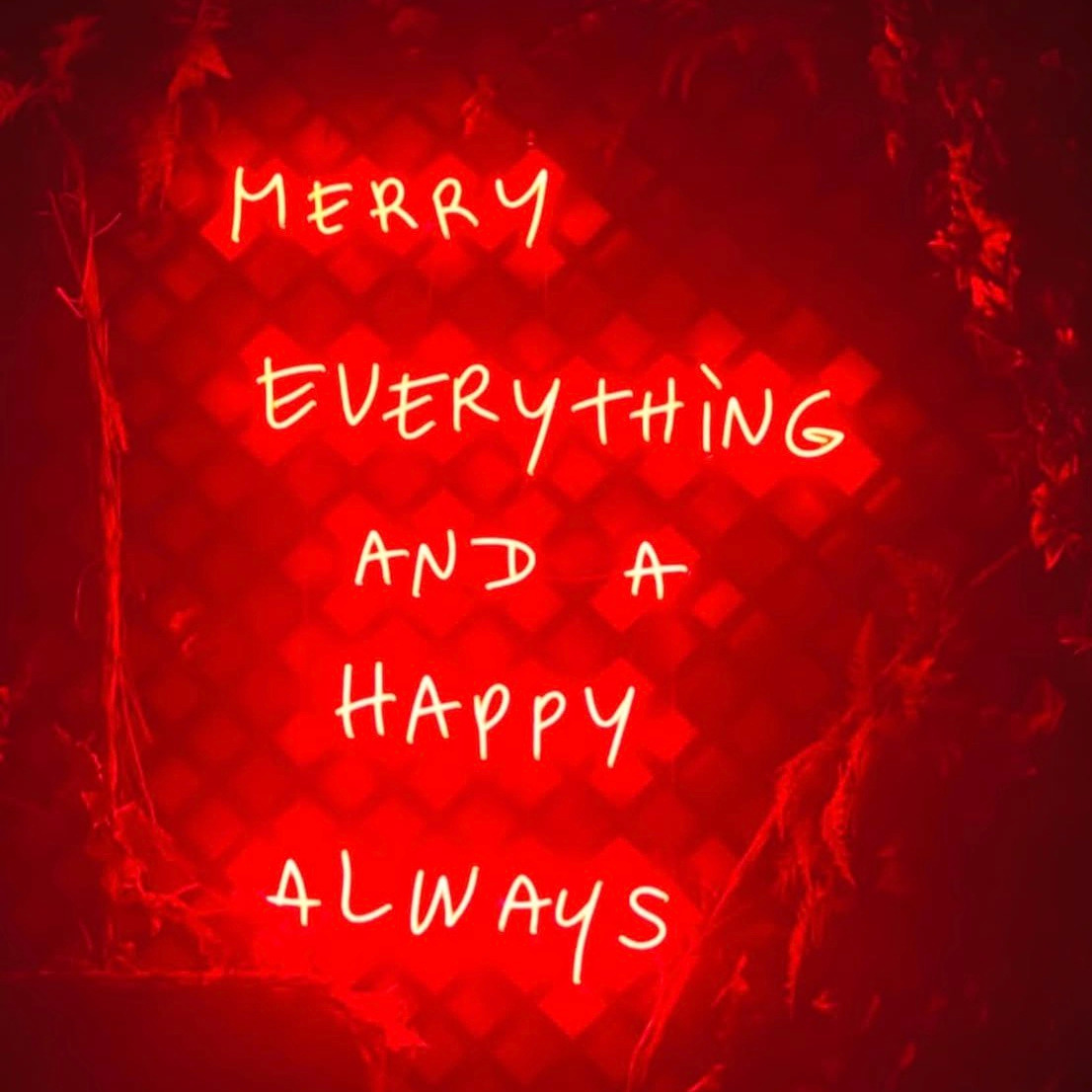 Nous vous souhaitons une nouvelle année pleine de joie, de projets réalisés avec panache et scintillance ✨
À L’Imprimerie, nous vous préparons une année douce et inspirée, où se rencontrent hospitality, soin, poésie, art et artisanat.
Des chambres très confortables
Des petits déjeuners généreux et gourmands
Des espaces pensés pour se retrouver
en amoureux, en famille ou en équipe
La boutique artisanale et bien d'autres surprises...
Nous avons hâte de vous accueillir, vous êtes chez vous à l'Imprimerie ✨
Marie & Seb
https://www.limprimeriebeaune.fr/
✨ We wish you a New Year filled with joy, with projects brought to life with flair and sparkle ✨
At L’Imprimerie, we are preparing a gentle and inspiring year for you — a place where hospitality, care, poetry, art, and craftsmanship come together.
Very comfortable rooms
Generous, delicious breakfasts
Spaces designed to reconnect and share moments — as a couple, with family, or as a team !
Our artisan boutique and many other surprises…
We can’t wait to welcome you —
you are at home at L’Imprimerie ✨
Marie & Seb
https://www.limprimeriebeaune.fr/