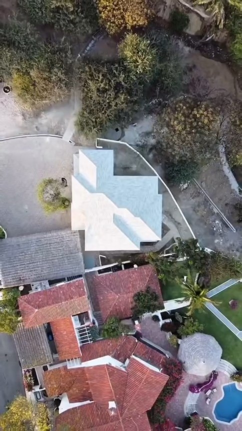 Sea Escape Residence
Design & Build by @dos.arch
Nos especializamos en proyectos integrales:
Arquitectura
Interiorismo
Mobiliario
Styling
Gestionamos todo el proceso de manera clara y controlada, para que el cliente viva el proyecto con tranquilidad y confianza, desde el diseño hasta su ejecución final. Para nosotros, el detalle es importante en cada etapa, desde lo gris hasta el último adorno.