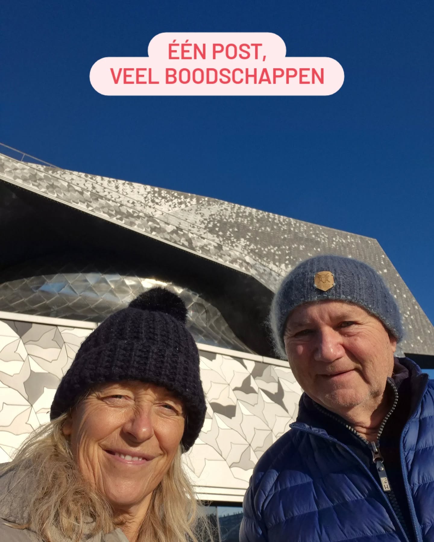 ᴀʟʟᴇꜱ ɪꜱ ᴇ́ᴇ́ɴ?!
Persoonlijk voelt het vaak te groot om klakkeloos mee in te stemmen en te bevatten. Jouw uitademing is mijn inademing....oké (en soms jakkes😅)....en daarnaast zijn we toch ook unieke éénlingen en zijn er zó veel verschillende vormen 💫...op de beelden:
1. Orchestre de Paris.
Alle muziekanten, één muziekstuk.
Alleen het gebouw is al een bezoek waard, mét het park eromheen.
2. Intrigerend spel: wat is van mij, wat is van jou, waar open je je voor of opent de ander jou?
Zaterdag nr. één van dit jaar: de wekelijkse online live yogales van 9–10 uur (of later via replay).
Op de foto: één met de zon en een goddelijke café au lait végétal, aan het Bassin de la Villette, een lievelingsplek in Parijs ❤️
3. Eén met het weer…of soms het heft wat meer in eigen hand.
Portugal: nu al veel dagen voorjaar i.p.v. sneeuw.
4. Dóei-dagen van Transavia. Eén klik, één ticket, één dosis voorpret ✈️, (Faro & Athene o.a.)
5. De Vegan Veehouder. Vanavond in Pakhuis de Zwijger.
Uitverkocht, maar DM me, wie weet kan ik nog iets regelen. Intrigerend en scherp. Ook op andere data en plekken!
6. Eén in dans.
@igonedejongh & @marijnrademaker , Renaissance.
Ontroerend krachtig. Ook vanavond nog in @delamartheater en binnenkort in Haarlem.
7. Breathwork met @sijbrandmaal @denieuweyogaschool .
Eén mooie les en uitleg over Alles is één, als je je ervoor opent.
8. Midwinter Yogadag zondag
Uitverkocht, maar meld je gerust aan voor de wachtlijst. Het beweegt soms onverwacht jouw kant op, zeker met dit weer. @caner1977 knipt de verse Turkse kruiden. Nog één detail: gaat zijn vlucht morgen🤞?
9. Yoga & Zeilen, met @caner1977
Eén met het moment, de natuur én die kurk precies in de lucht 🍾
10. Online oefengroep verbindende communicatie.
Wonderlijk hoe één we zijn in onze valkuilen.
Zo leerzaam.
11. STOMP in La Cigale, Parijs.
Één energiebom van geluid. Ook in andere steden.
12. Arras.
Eén toevalstreffer, een tussenstop, een prachtig oud stadje, absolute aanrader.
13. Thuis, voor de haard 🔥 tot 1 april. En daarna? Dat is gelukkig nog ver weg!
DM mij gerust voor meer info, of zie linken in bio of via www.yogametsuus.nl
#yogadiebeweegt #yogareizen #yogavakantie #yogaretreat