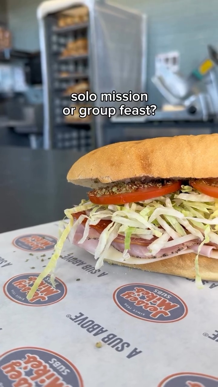 Starting the year with tough choices: enjoy @jerseymikes all to yourself or share the love? 😅🥪
#StadiumPromenade #LetsEatOC #JerseyMikes #SubLovers #LunchFavs