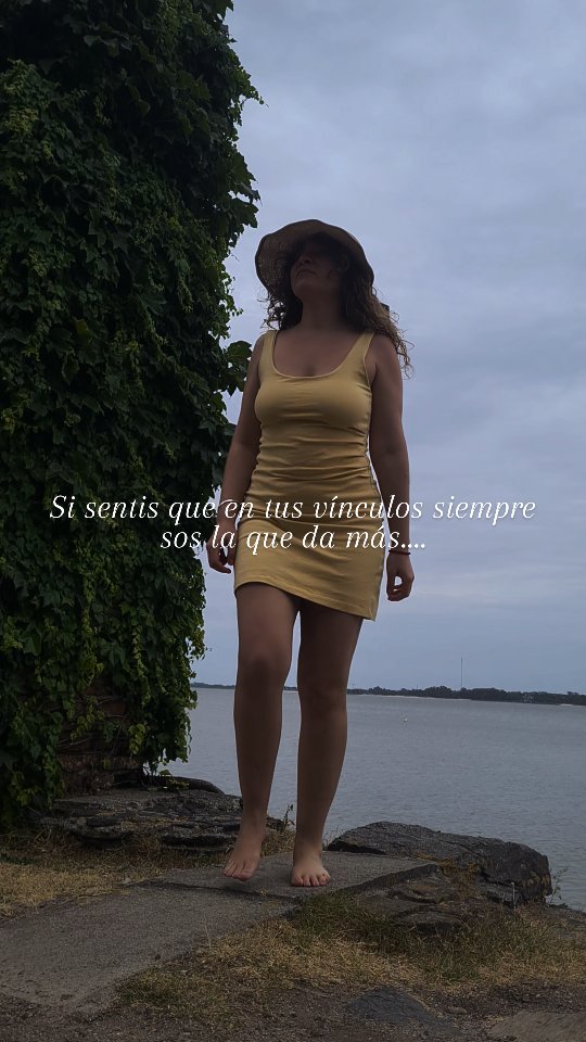 Terminas cansada y confundida, preguntándote qué más tenes que hacer para que la relación funcione. O qué está mal en vos que no podes relajarte en una relación y simplemente confiar, ser vos.
Muchas veces no es falta de amor propio, es una aprendizaje de tener que sostener todo por tu cuenta, hacerte cargo de todo. Y para eso cedes, te adaptas, para no pedir de más.
Pero ¿sabes qué? Cuando te ordenas por dentro podes dejar de dar de más, y una relación equilibrada, sana, empieza a ser posible.
No estas fallada. Estas cansada de ser la que puede con todo.
Estoy preparando un taller libre y gratuito como primer paso para dejar de drenarte en las relaciones. Si sentis que necesitas ese orden interno, respondé con la palabra INFO en comentarios o enviame un mensaje, para poder enviarte más información.
Con amor, flor 🪻