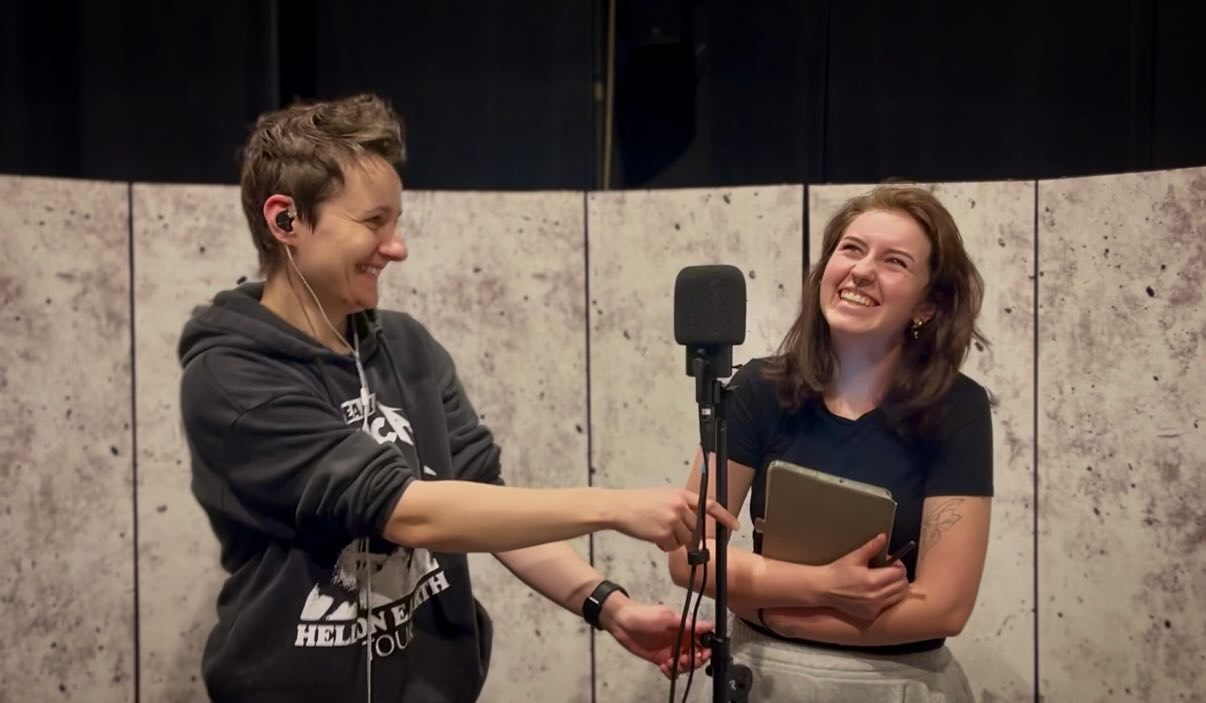 Kilka ostatnich dni dla grupy „Materia Prima” to dużo śmiechu, skupienia i totalnego flow 🎶
Grupa Materii Prima nagrywała, szukała, próbowała i była razem. To był wartościowy warsztat i wspaniale spędzony czas.
Pierwszy krok w stronę projektu „Pustki w Domu Moim” właśnie za nami 🎬🖤 Do usłyszenia!
Przedsięwzięcie „Pomór. Pustki w domu moim - laboratorium cyfrowego Renesansu” realizowane jest przy wsparciu Krajowego Planu Odbudowy i Zwiększania Odporności (KPO dla Kultury). Sfinansowano ze środków Unii Europejskiej – NextGenerationEU oraz ze środków Miasta Słupska.
#NextGenerationEU #KPOdlaKultury #theatrekids #somethingnew #comingsoon @slupski_osrodek_kultury @scaniapolska @teatrlalkitecza @miastoslupsk_official