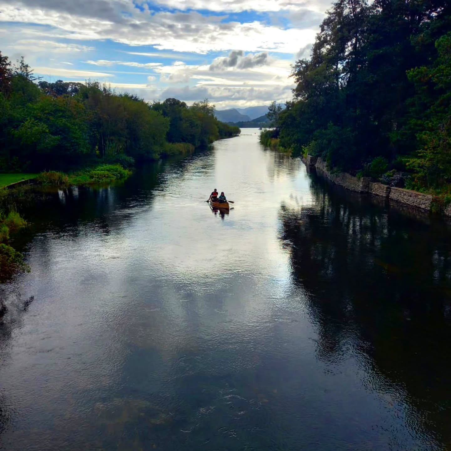 A belated happy New year to everyone.. here is a nice pic I found of some folk paddling their brand new Lakelander down the river from our workshop, under Pooley Bridge to their car that is right next to the river! All very handy. We are looking forward to the warmer months and more canoes to be built.
.
.
#canoe #canoebuildingcourse
#canoekits
#river #orcadventures