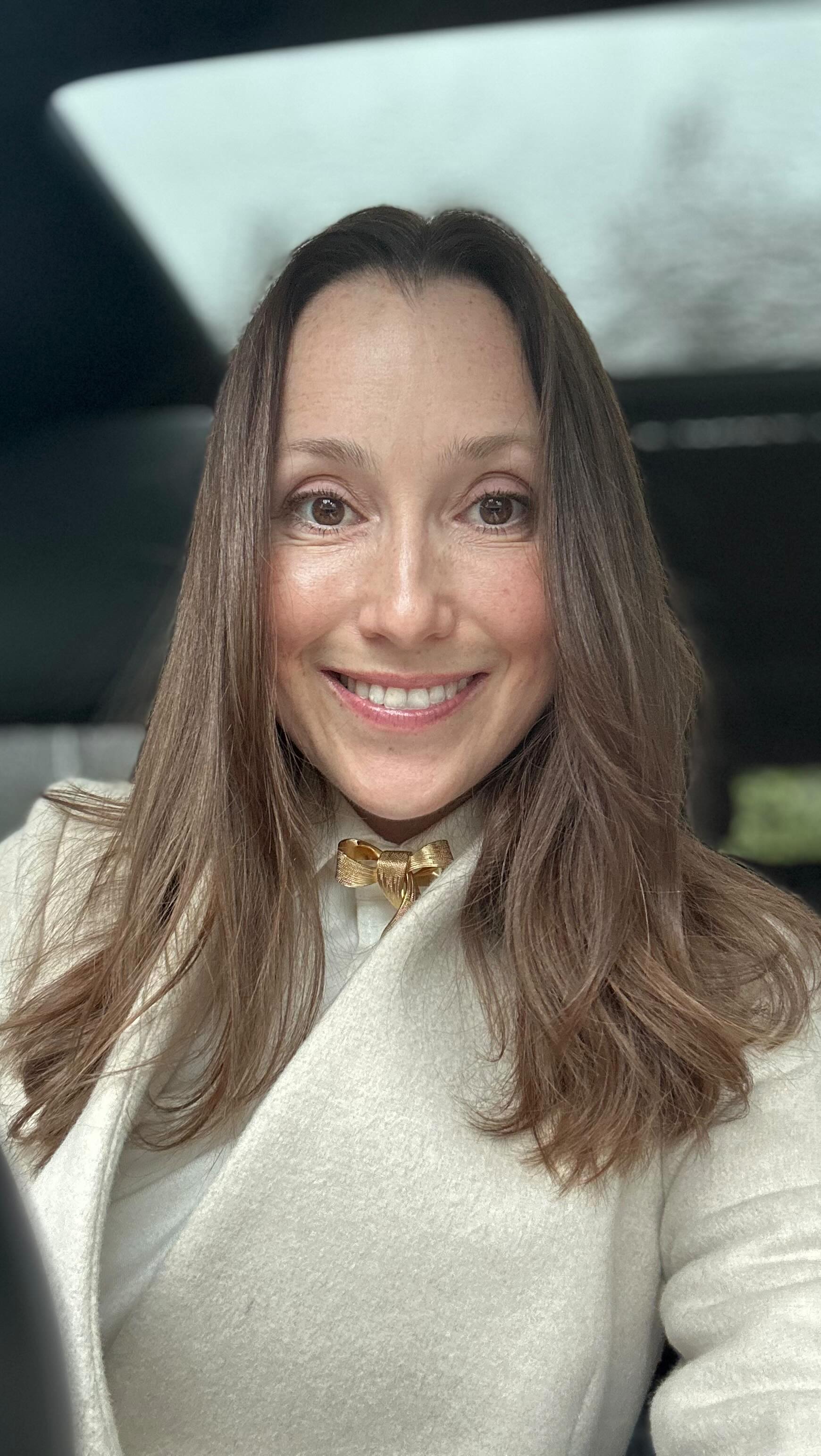 It’s not about spending TONS of money on new clothes, it’s about showing up with the same energy you put into your work.
And thanks to enclothed cognition, your work will then reflect the energy you put into your outfit.