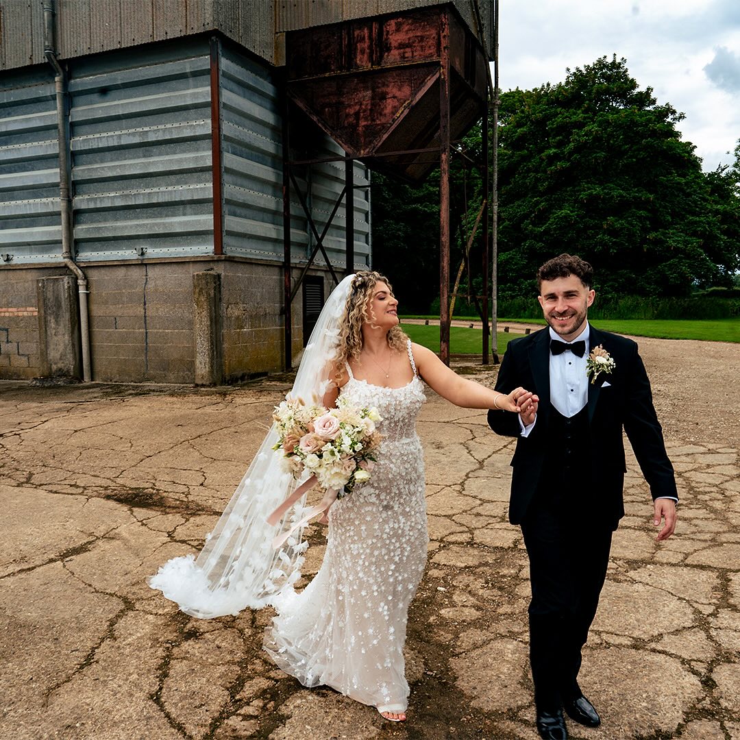Chelsea + Lewis | Curds Hall 📸❤️
Venue @curdshallbarn
H&M @eviefrances_hairandmua @eleanormakeupartistry
Dress @purebrides
Caterers @backtoyourplace
Decor @smokeandwildwood @
Table wear @banquetinghire_official
#norfolkweddingphotographer #bestukweddingphotographer #weddinginspiration #documentaryweddingphotographer #countrywedding #barnweddingvenue #northnorfolkweddingphotographer
