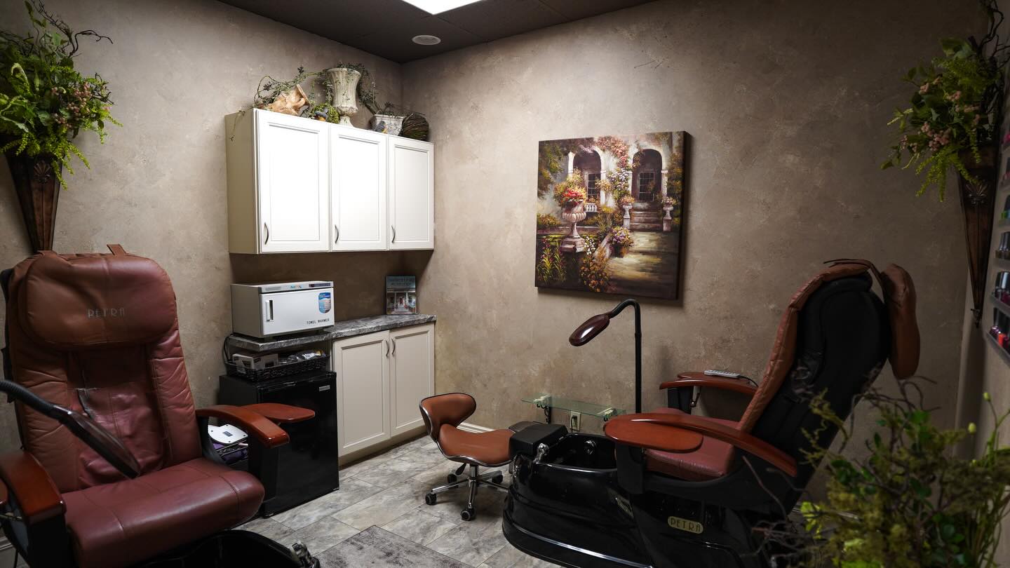 Winter’s supposed to be here… but the sun didn’t get the memo ☀️❄️
Pedicure room is ready either way.
.
.
.
#billingsspaexperience #nails #montanaspa #pedicure #billingssalon