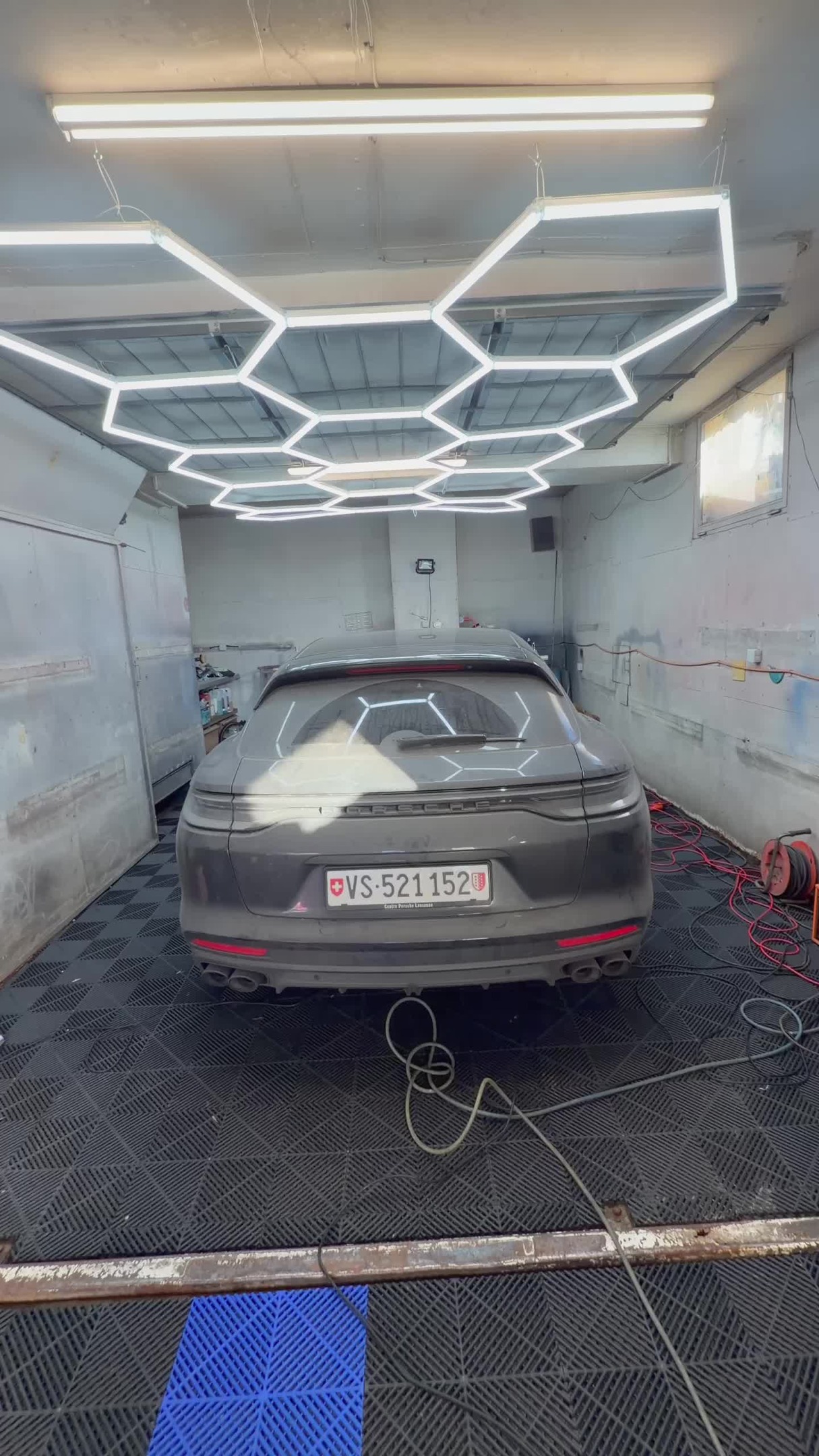 ✨ Porsche Panamera soignée à Verbier
Nettoyage Prestigieux avancé : 3h de soin intérieur & extérieur pour un résultat irréprochable 💎
💰 CHF 160.– | 📍 EasycleanVS – Verbier
#EasycleanVS #PorschePanamera #CarDetailing #NettoyageAuto #Prestigieux #Verbier #LuxuryCars #CarCare