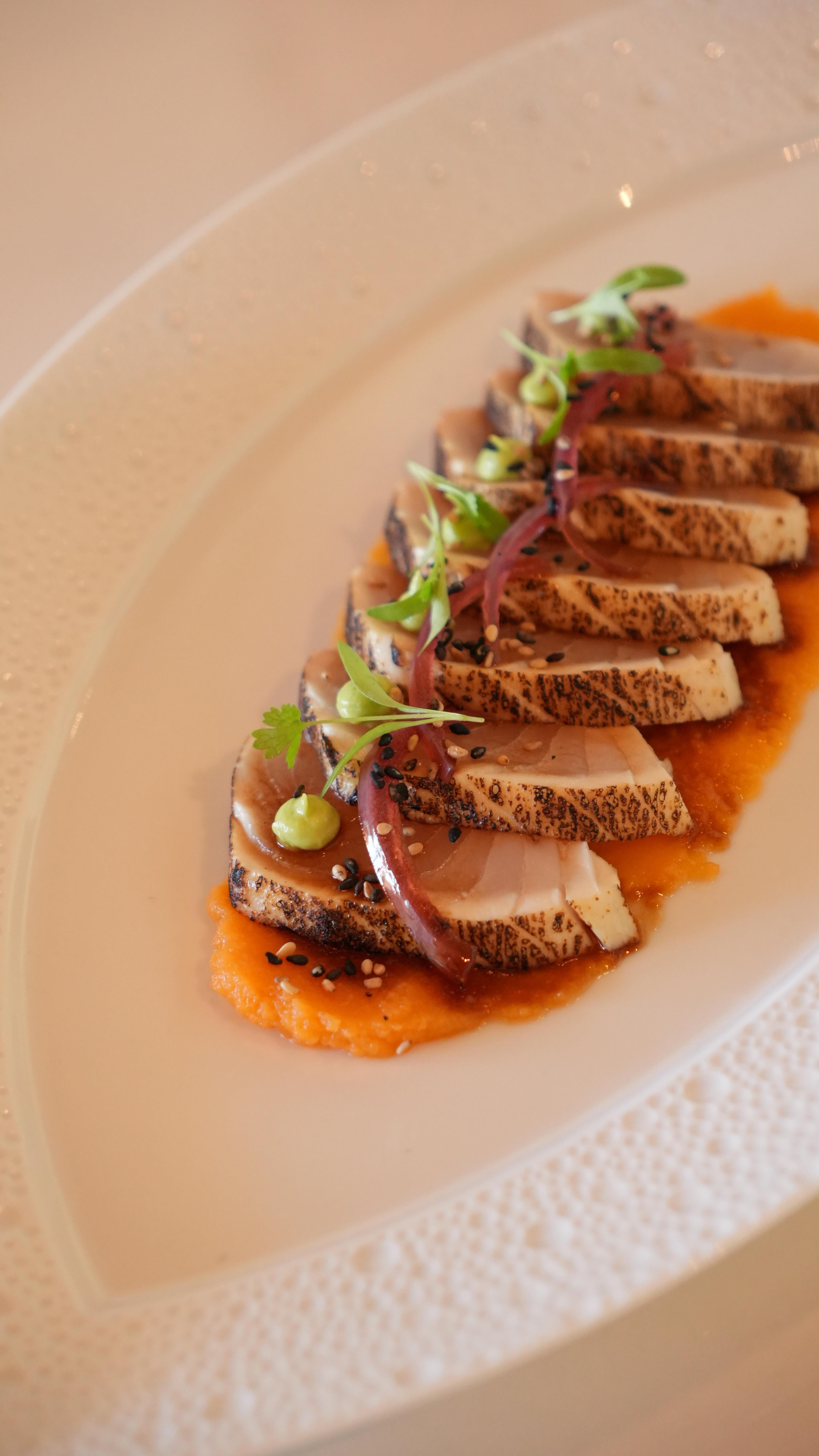 Local wahoo tataki with avocado-wasabi purée, pickled red onion and sweet potato, gently marinated in a local chili sauce.
Bold, fresh and perfectly balanced.
Let us curate your next experience
📞+33 6 42 55 85 32
📧 info@bonappetitsbh.com
•
•
•
•
•
•
#PrivateChef #StBarthChef #FoodLover #ChefLifestyle #LuxuryExperience