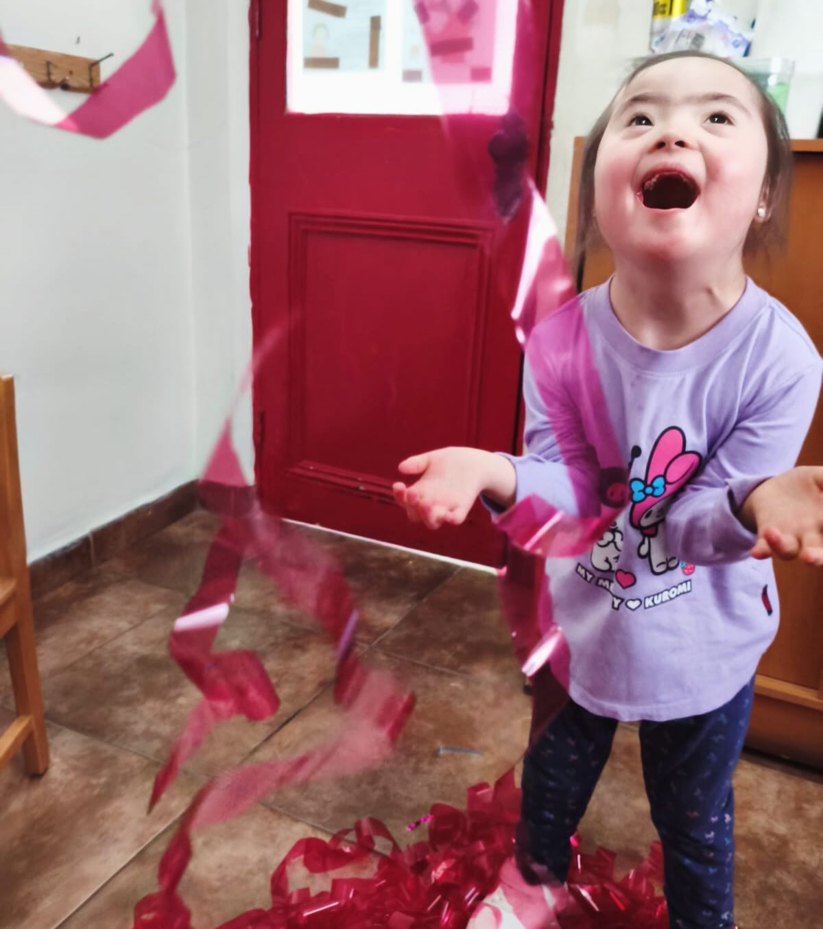 Verano en Edudown ☀️🎨🫧
Estos días compartimos hermosos talleres sensoriales y de pintura, donde bebés y niños disfrutaron, exploraron y se expresaron libremente.
Entre colores, texturas y sonrisas, acompañamos cada descubrimiento con cariño, respetando sus tiempos y celebrando cada pequeño logro.
Así vivimos este verano en Edudown: jugando, aprendiendo y creciendo juntos 💛
#Edudown #VeranoEdudown #Inclusión #AprenderJugando #TallerSensorial PinturaInfantil InfanciasFelices