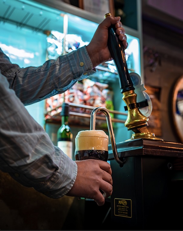 Cask Ales of the Week ~ We have two special casks currently pouring in the Taproom:
Pipe & Slippers w/Cocoa & Vanilla
6.4% Winter Porter
Our smooth, warming & roasty winter seasonal beer, conditioned on cocoa nibs & vanilla beans in the cask.
Rabbit’s Foot - Double Dry-hopped
5.7% West Coast-style Pale Ale
Bright, balanced & hoppy - we added a second Amarillo dry hop charge directly to the cask.
#caskale#drinkcaskale#realale#caskbeer#nodhillbrewery