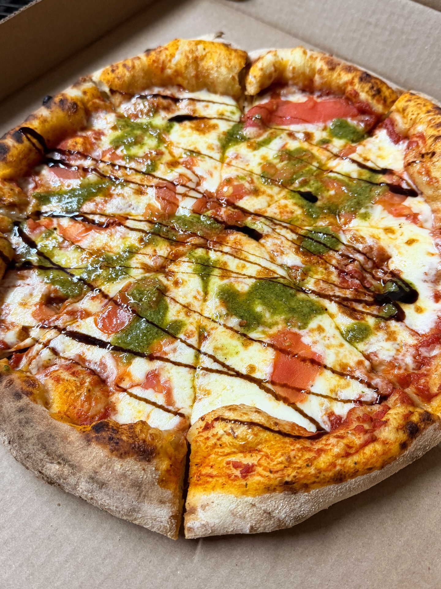 Tonight’s Pizza Pop-Up Special 🔥
Pesto base, fresh cherry tomatoes, and a balsamic drizzle to finish it off just right.
4:30–7 PM at The Oxford Market — don’t miss it 🍕