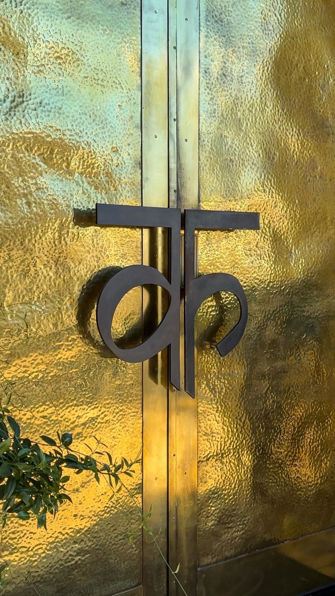 We had the pleasure of offering our unique blend of fusion music at Houston’s very own @kiranshouston on NYE! T’was a wonderful evening full of great tunes, delicious food and all the vibes!🥂🎉
•
Thank you to @carolincaptures for creating this beautiful video!
•
#hyphenthazhath #onemanband #houston #livemusic #finedining