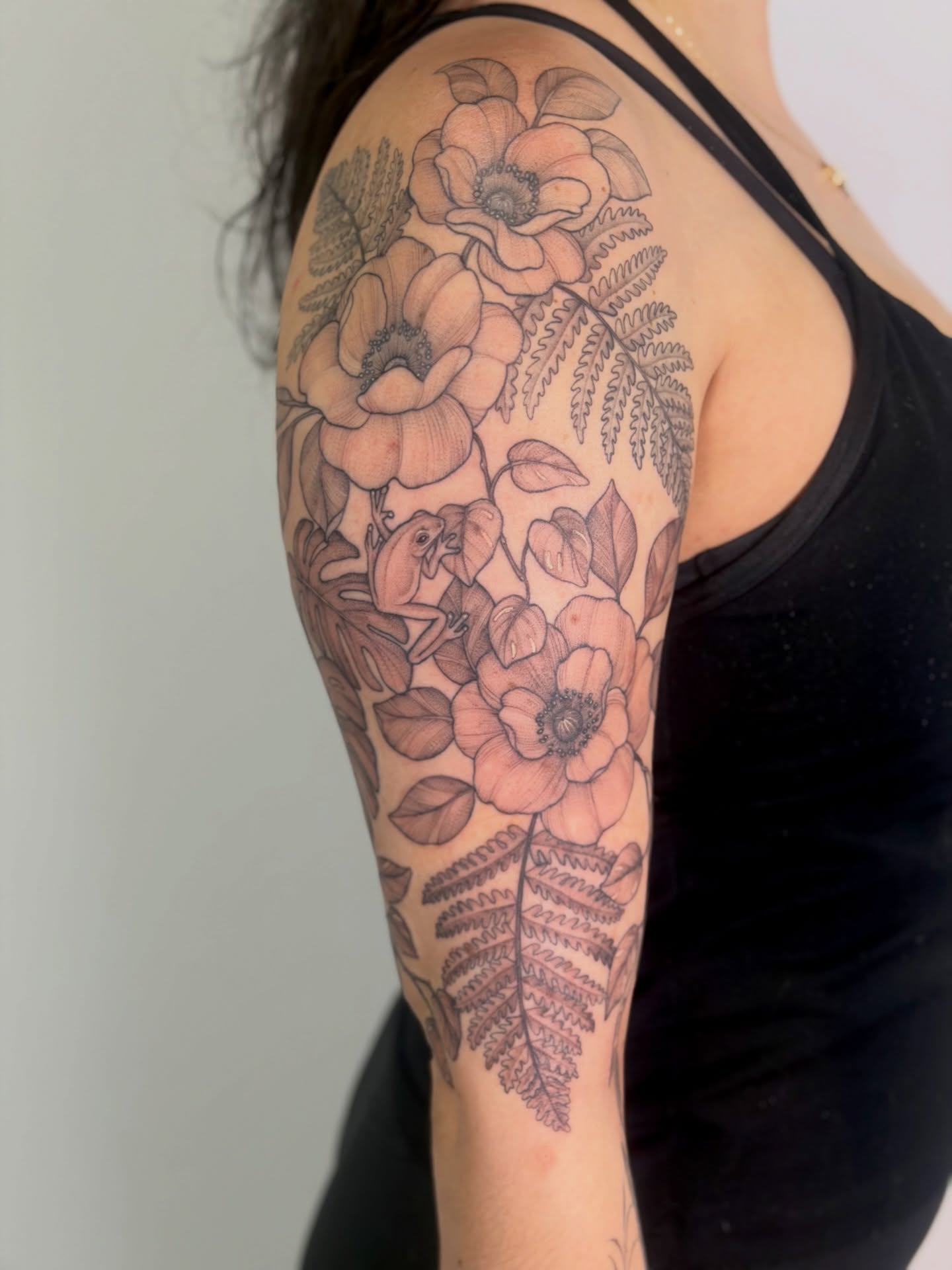 Had so much fun with doing this half sleeve! There were a few pieces by other artists that I worked around!
This took us three sessions!
Books/waitlist opens January 15th 9am-9pm!
…
#tattoo #tattoos #raleigh