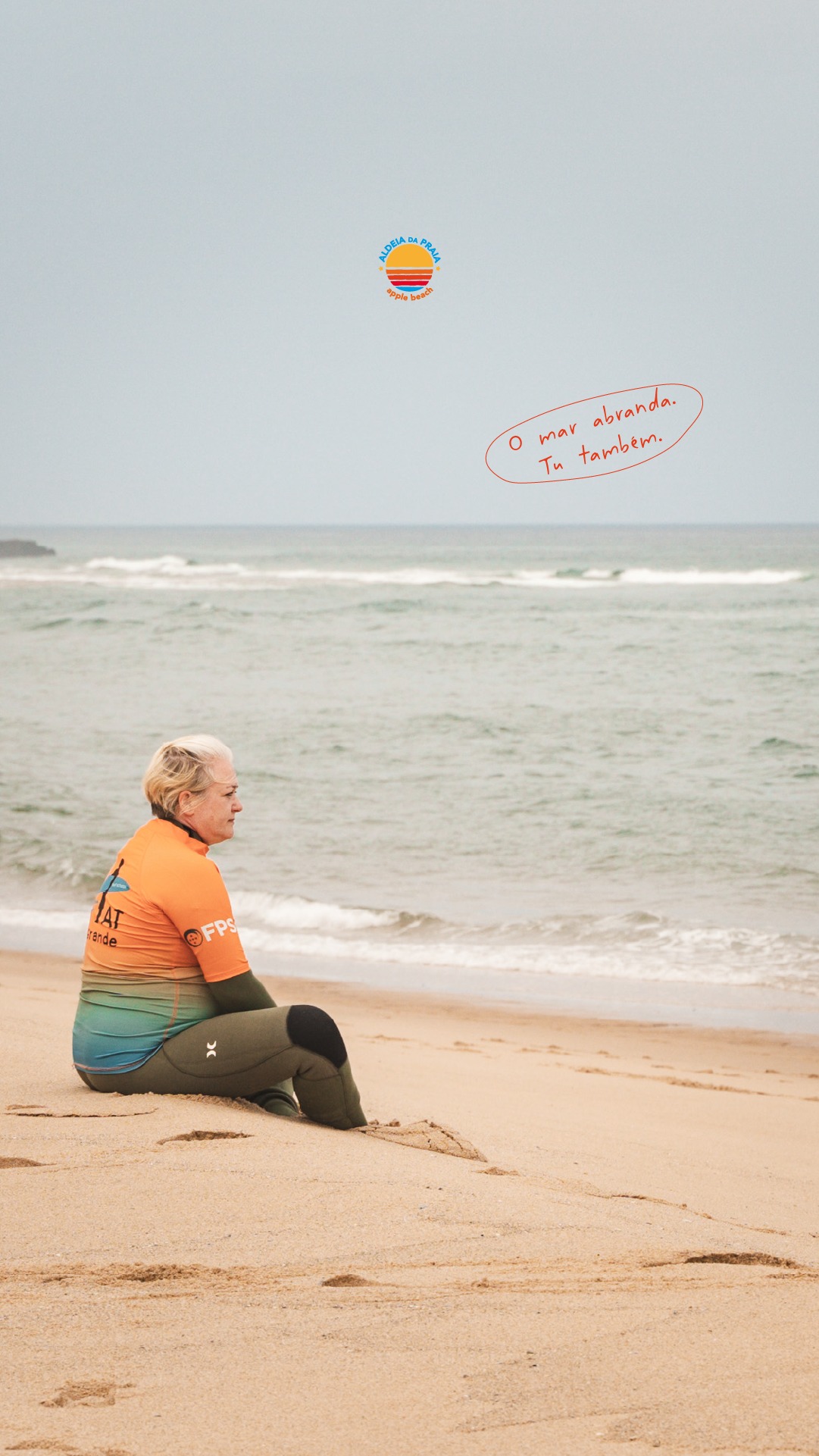 🇵🇹 O mar espera por ti — e o @oasissintrasurf também.
Vento na cara, pé na prancha e um dia só teu pela frente.
Janela aberta, cama quente e vista para respirar melhor.
🇬🇧 The sea is calling — and so is @oasissintrasurf. Wind on your face, board under your feet, and a day that