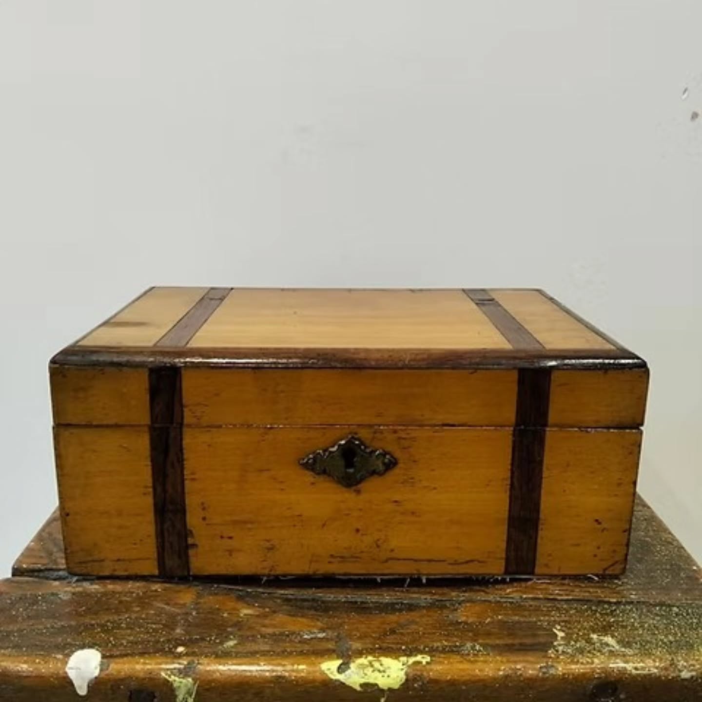 Antique Victorian late 19th or early 20th century cedar or boxwood box | https://share.google/VAb0zYFIoK1GojI0H