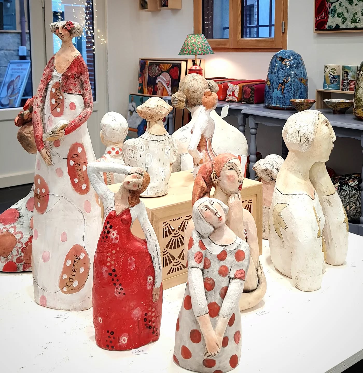 @guetdeschamps à la @galerielessouliersrouges
#sculpture #artgalery #clisson #galerielessouliersrouges #nathalieguetdesch