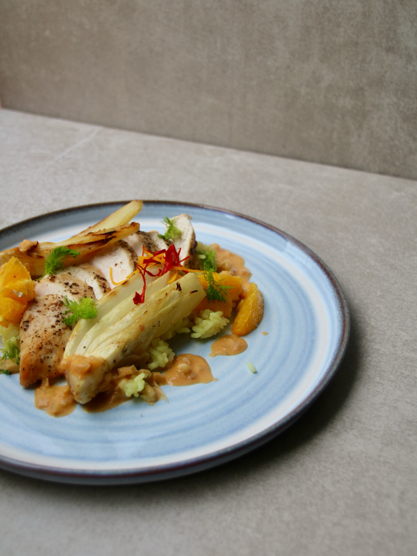 Chicken Bites in Orange-Bitter Fennel Sauce - A Flexitarian Feast
In this recipe, a refined fusion of tender chicken breast bites and crispy fennel comes together in an enticing sweet and sour sauce. This flexitarian delight seamlessly marries flavor and lightness. The preparation is straightforward, but the enjoyment is immensely satisfying. Dive into a world of flavor nuances and pamper your palate with this marvelous dish.
Ingredients:
• 4 chicken breast bites
• 2 onions
• 2 garlic cloves
• 1 fennel bulb
• Olive oil
• 200 ml orange juice
• 200 ml white wine
• 200 ml cream
• 200 ml vegetable broth
• 200 ml cream + 200 ml oat cuisine
• 1 tsp paprika powder
• Salt and pepper to taste
#foodforflexitarians#chicken#protein#fennel#cooking#chef#masterclass#delicous#finedining#homemade#phtotgraphy#arts