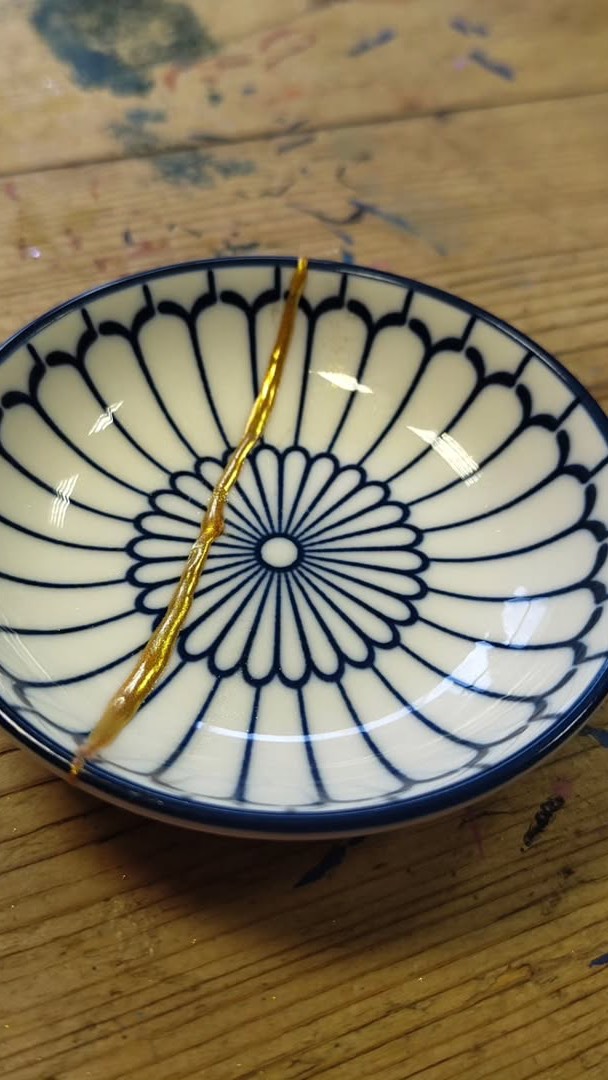 A very special Kintsugi workshop as part of our @lingendavies Wellbeing programme with Donna Lear @kintsugifusion.