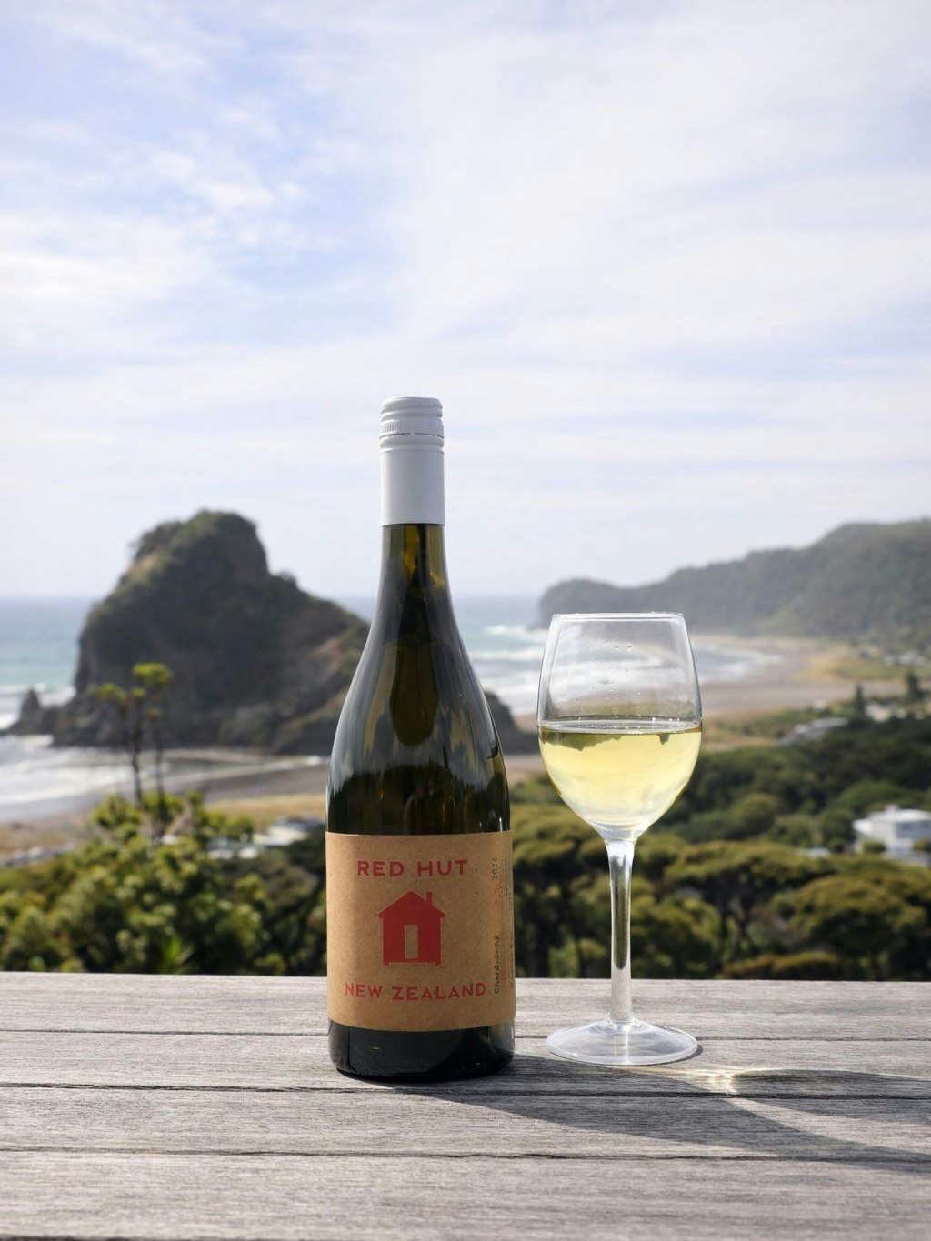 Two NZ Icons - Piha's (on Auckland's West coast) famous Lion Rock and Red Hut. Both Synonymous with our landscape and the great outdoors.
@redhutwines
@denomination.design
@fourthwave_
#Lionrock #RedHut #Piha #PihaBeach #NZWestCoast #NZWine #HawkesBayChardonnay #GoldMedalWinner #WineOclock #Sipoftheday #CoreyRyan #GisborneAlbariño #LowburnPinotNoir #CentralOtagoPinotNoir #MarlboroughPinotGris #MarlboroughSauvignonBlanc #NextBigThing