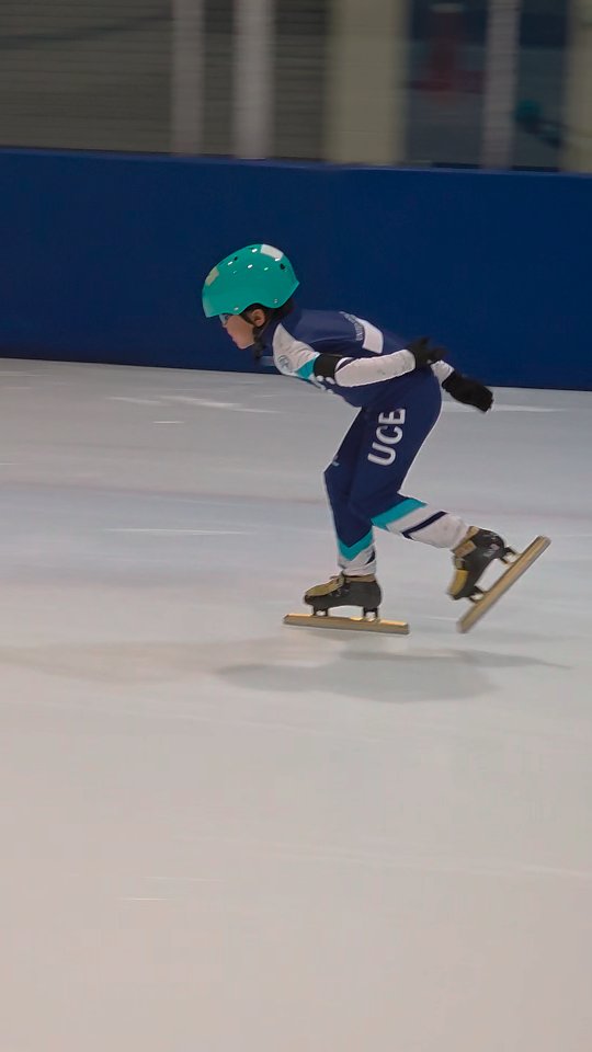 January's first team captain is William! He's put in a lot of work the past two weeks and is quick to respond to the coaching staff's instruction. He'll have possession of the armband for two weeks. Congrats! #united #UCB #speedskating