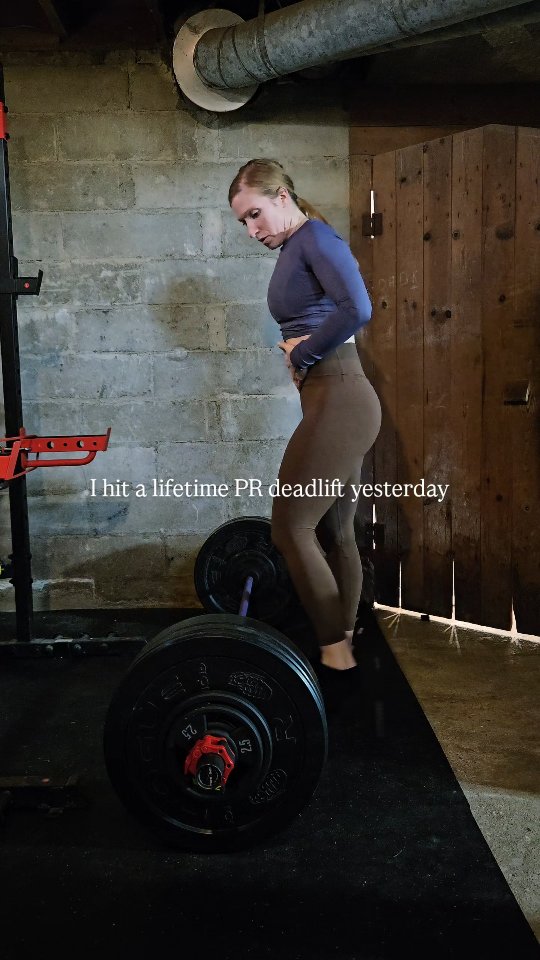 Lifetime PR's deserve a spot on the "gram" 💪👊💪
Especially when it's a lift you avoided like the plague because it would irritate your low back almost anytime you attempted.
And more so when it's a lift you've never had the equipment for until recently going 5 years without a barbell.
But I want to know what you've lifetimed PR'ed in your mom life era or even overcome that you couldn't do before your babies.
Be Resilient Mama!
#strongasamother #strongmom #postpartumfitness #postpartumworkout #postpartumfitnessjourney