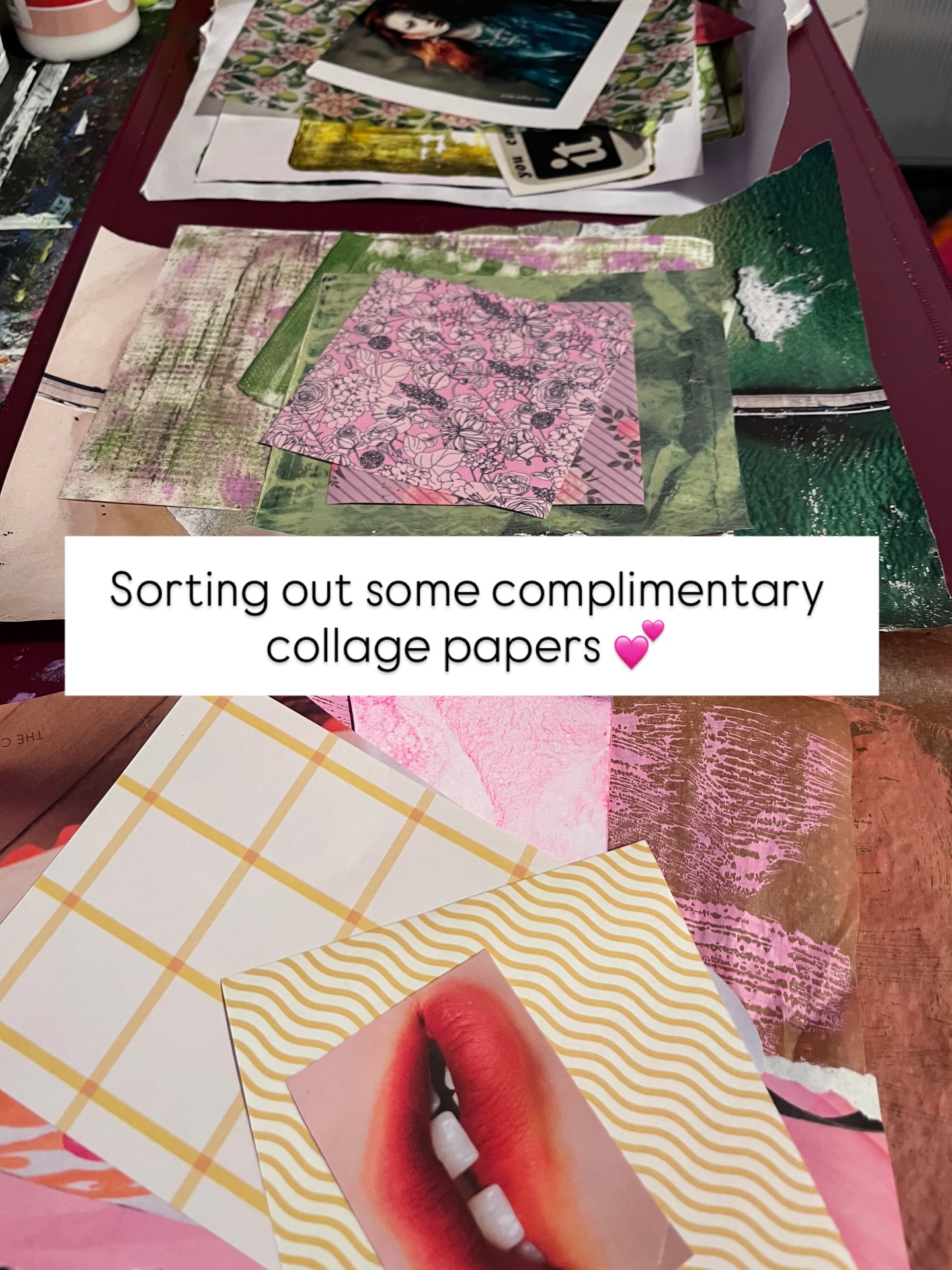 I feel like experimenting a bit so having a play and sorting out some collage papers that compliment each other when placed side by side.
Watch this space to see what happens next… 👀
#collage #collagepaper #pattern #colourvalue #stardustacrylicart