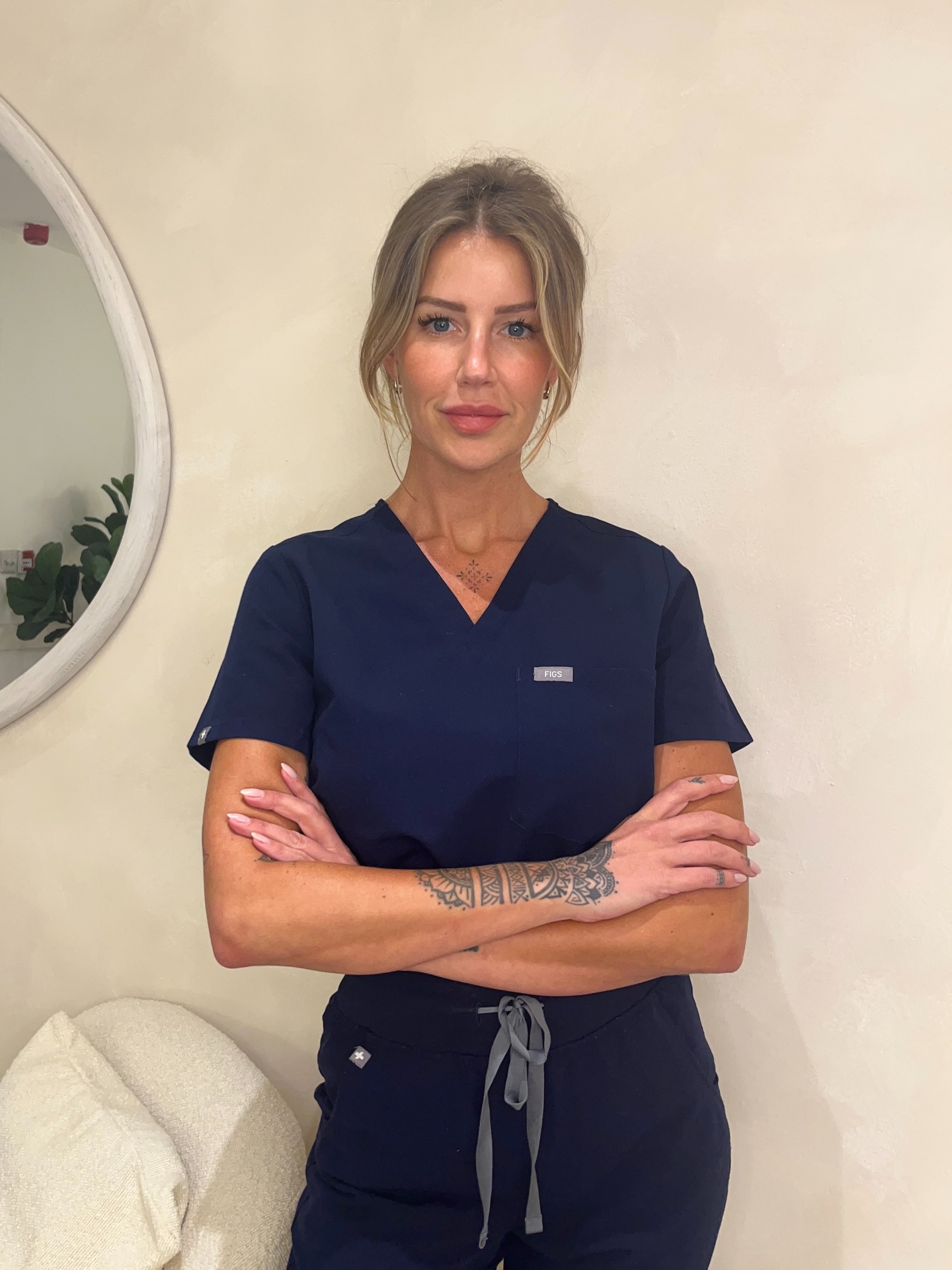 ✨ MEET THE TEAM ✨
The faces behind your Glow ✨
Holly — Founder - Aesthetic Practitioner/Lash tech
Our quietly chaotic queen 👑
Holly opened The Glow Bar over 6 years ago with a passion for all things beauty. A lash queen of 18 years, obsessed with skin, injectables and currently studying for her nursing degree too.
Fun fact: Holly used to work in mortgages many moons ago… until a lash course changed everything.
🍵 Vanilla Oat Matcha
Anna — Lead Facialist/Waxer & Assistant Manager
The skin GLOW guru ✨
A total skincare junkie, Anna makes sure the clinic runs smoothly while giving your skin its best life.
Fun fact: Anna loves solo travelling and anything pistachio 💚
☕️ Oat Latte
Ellie — Senior Nail Tech
Our long-standing client fave for the most perfect yet speediest manicures 💅
So fast you’ll blink and miss her!
Fun fact: Ellie is obsessed with Hello Kitty 🎀 and true crime documentaries 🕵🏼♀️
☕️ Cappuccino
Yna — Lash & Nail Tech
The sweetest, calmest soul 🫶
Always bringing the good vibes.
Fun fact: Yna is obsessed with photobooth pics and pink… but only ever wears black 🤷🏽♀️
☕️ Caramel Latte
Nurse Amy — Prescribing Nurse/ Aesthetic Practioner
Subtle tweaks, major glow ✨
The queen of “you look amazing but I can’t tell why”.
Fun fact: Obsessed with holidays and usually booking the next one before she’s home from the last 🌴
☕️ Cappuccino
Brooke — Marketing & Social Media Genius
Our digital nomad 🌍 making everything tech look and run like a dream.
Fun fact: An absolute surfing queen 🏄♀️ — last seen riding waves in Indonesia!
⚡️Energy drinks only (coffee is not her vibe 😅)
And finally… Rafa 🐾
The real boss. A red cavapoo who occasionally oversees the clinic from under the reception desk when he’s not at daycare. (Silently judging us all 😌)
Fun fact: Rafa is a lockdown pup and the excuse his mum uses for why he’s so naughty.
☕️ Puppuccino
✨ Come say hi next time you’re in — we can’t wait for your glow up ✨