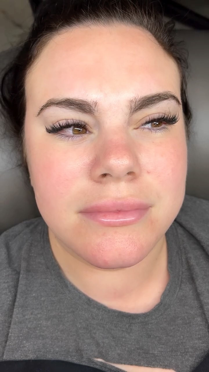 Wispy lashes, major confidence 💖
Light, fluffy, and designed to enhance your natural beauty.
#WispyLashes
#LashSalon
#LashGoals
#NaturalGlam
#SoftGlam